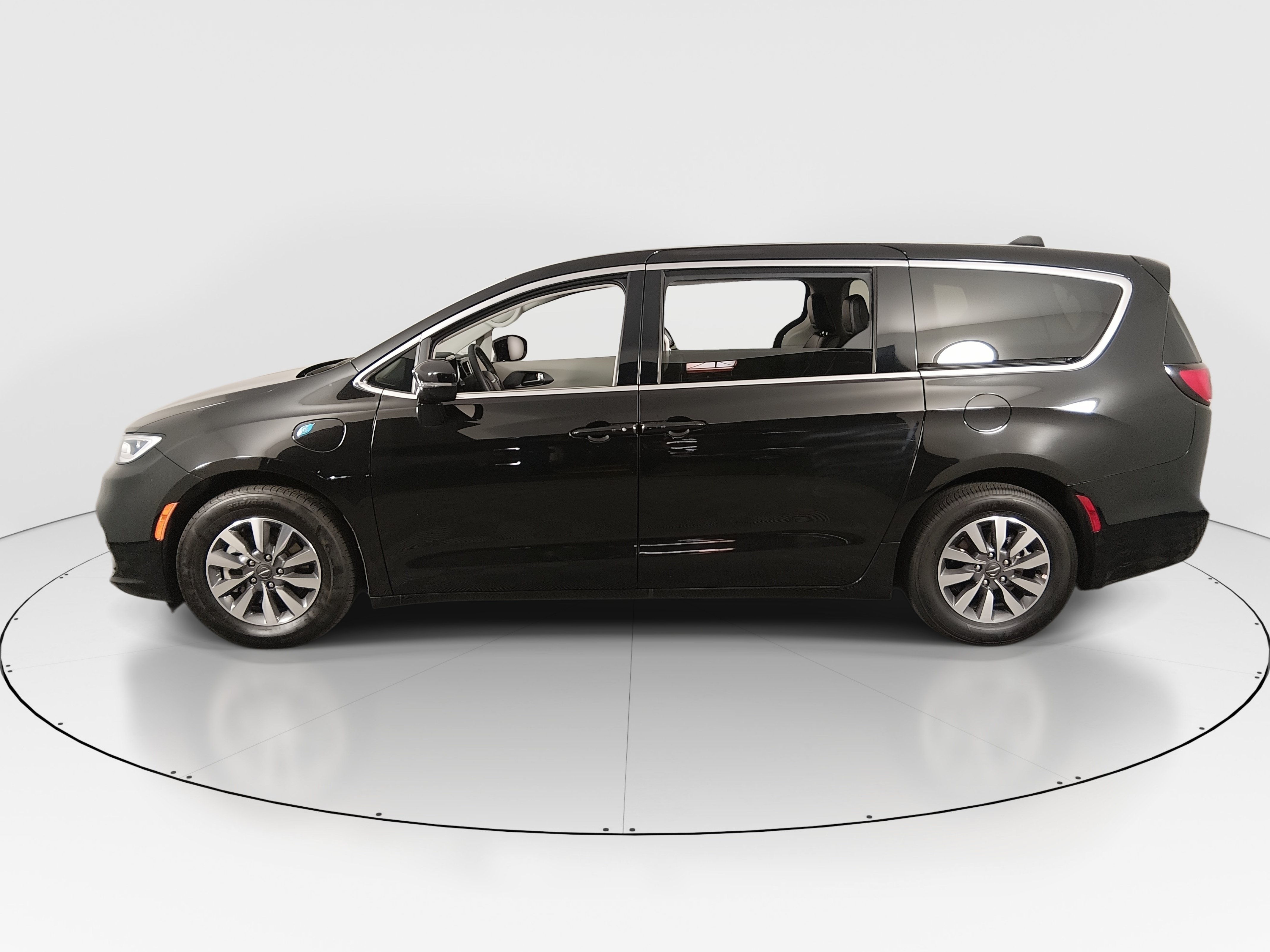 2024 Chrysler Pacifica PHEV Select - Photo 4
