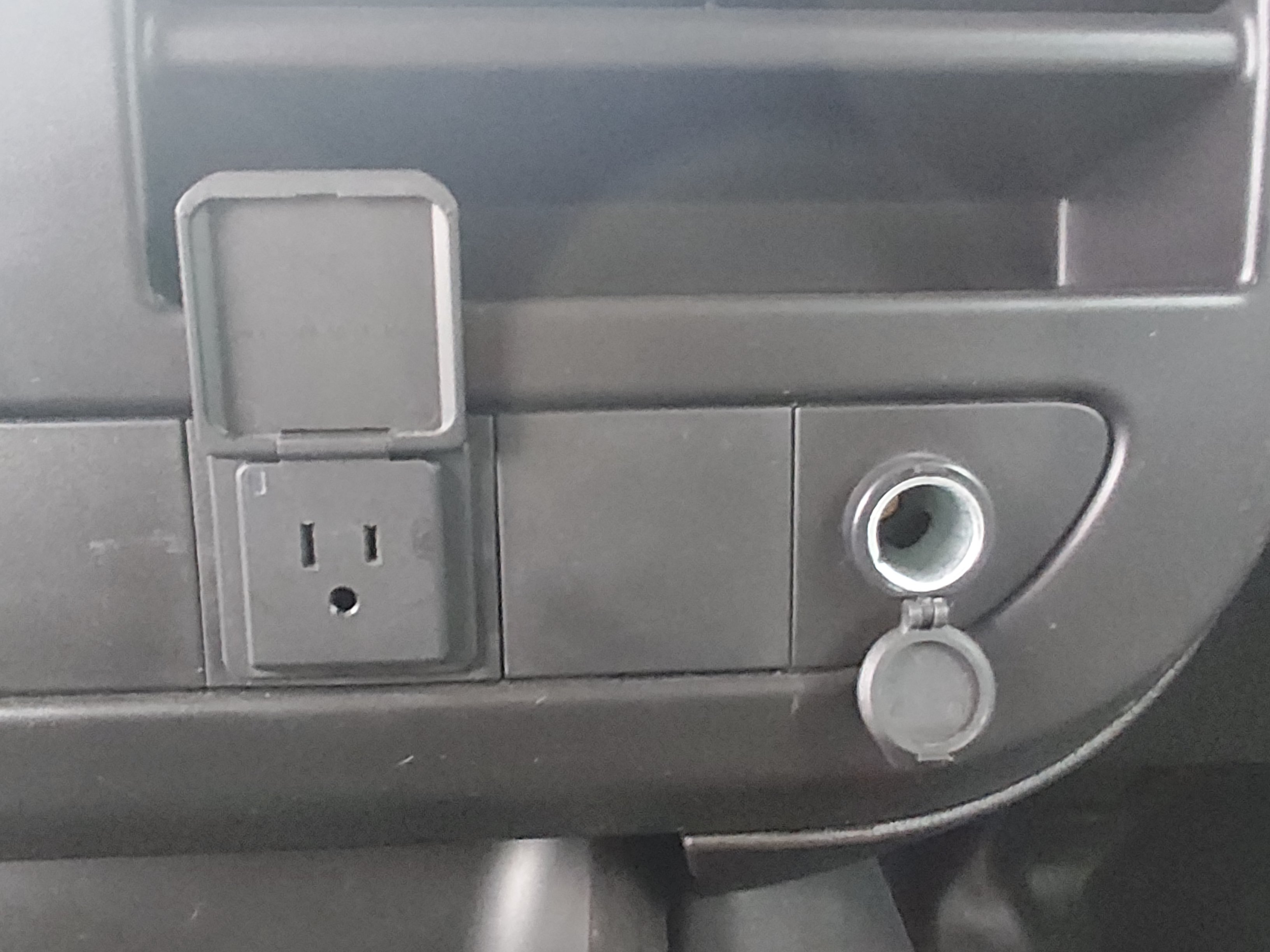 2023 GMC Savana Cargo Work Van - Photo 19