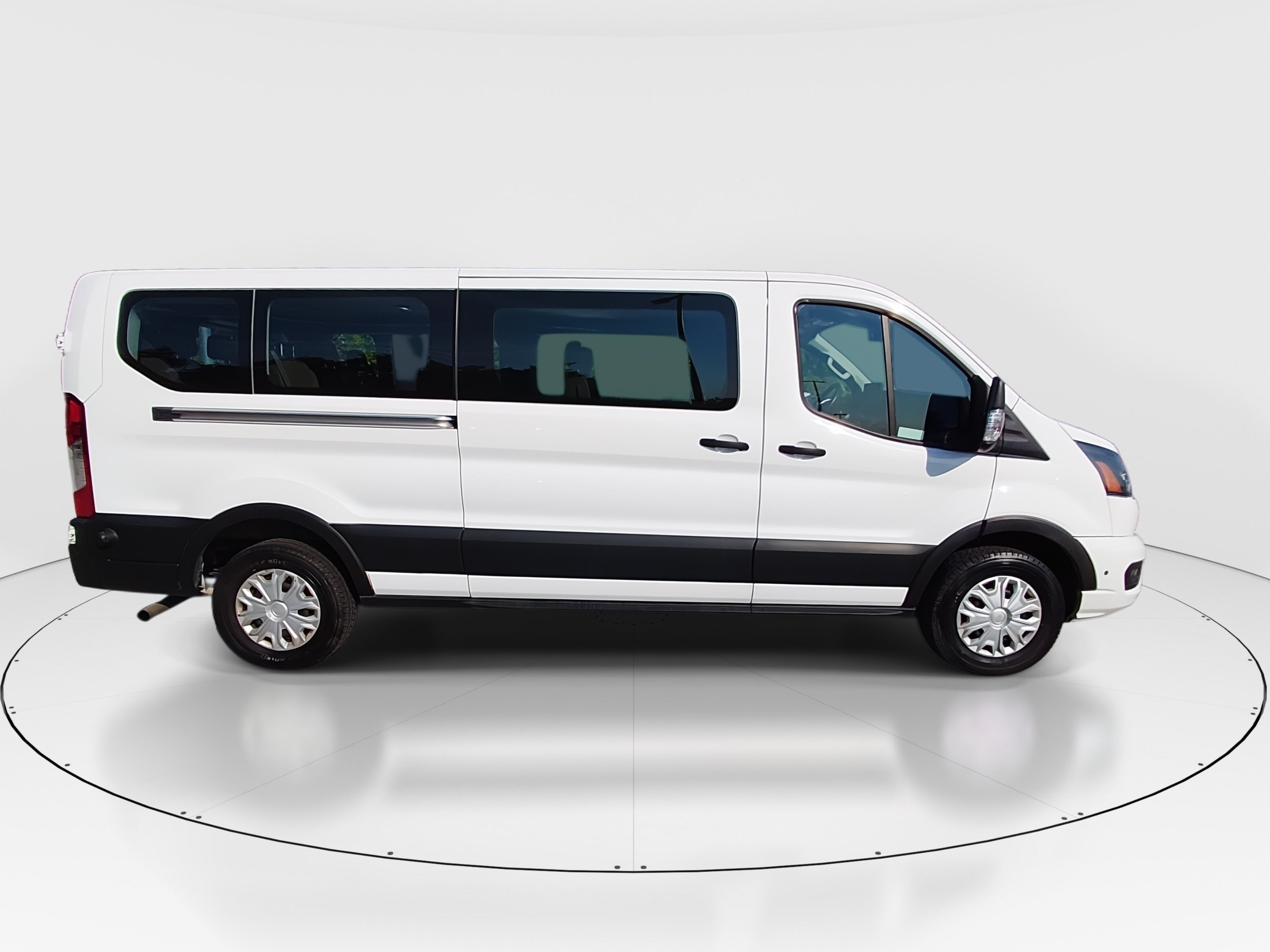 2024 Ford Transit Passenger Van XLT - Photo 8