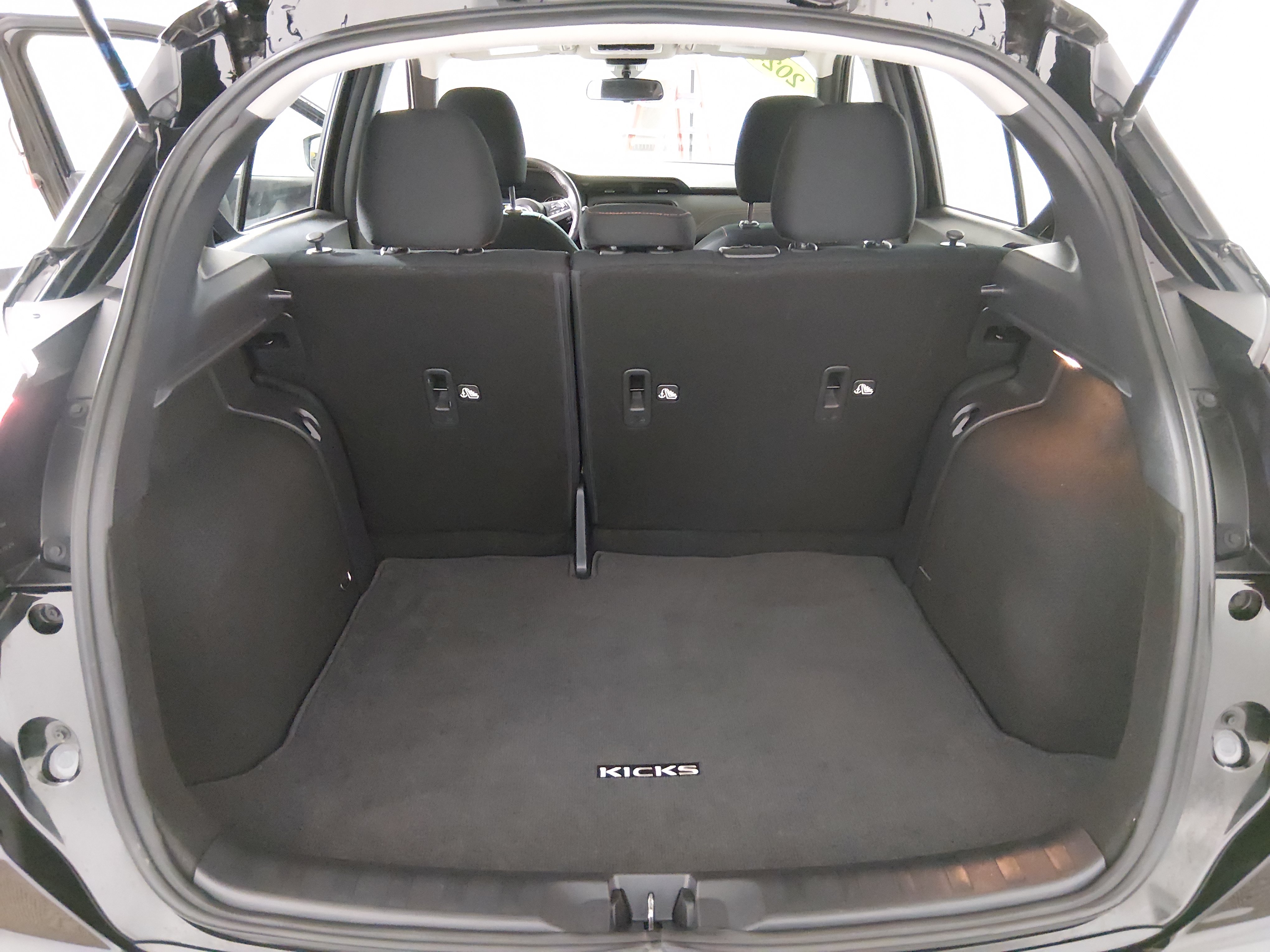 2024 Nissan Kicks SR - Photo 11