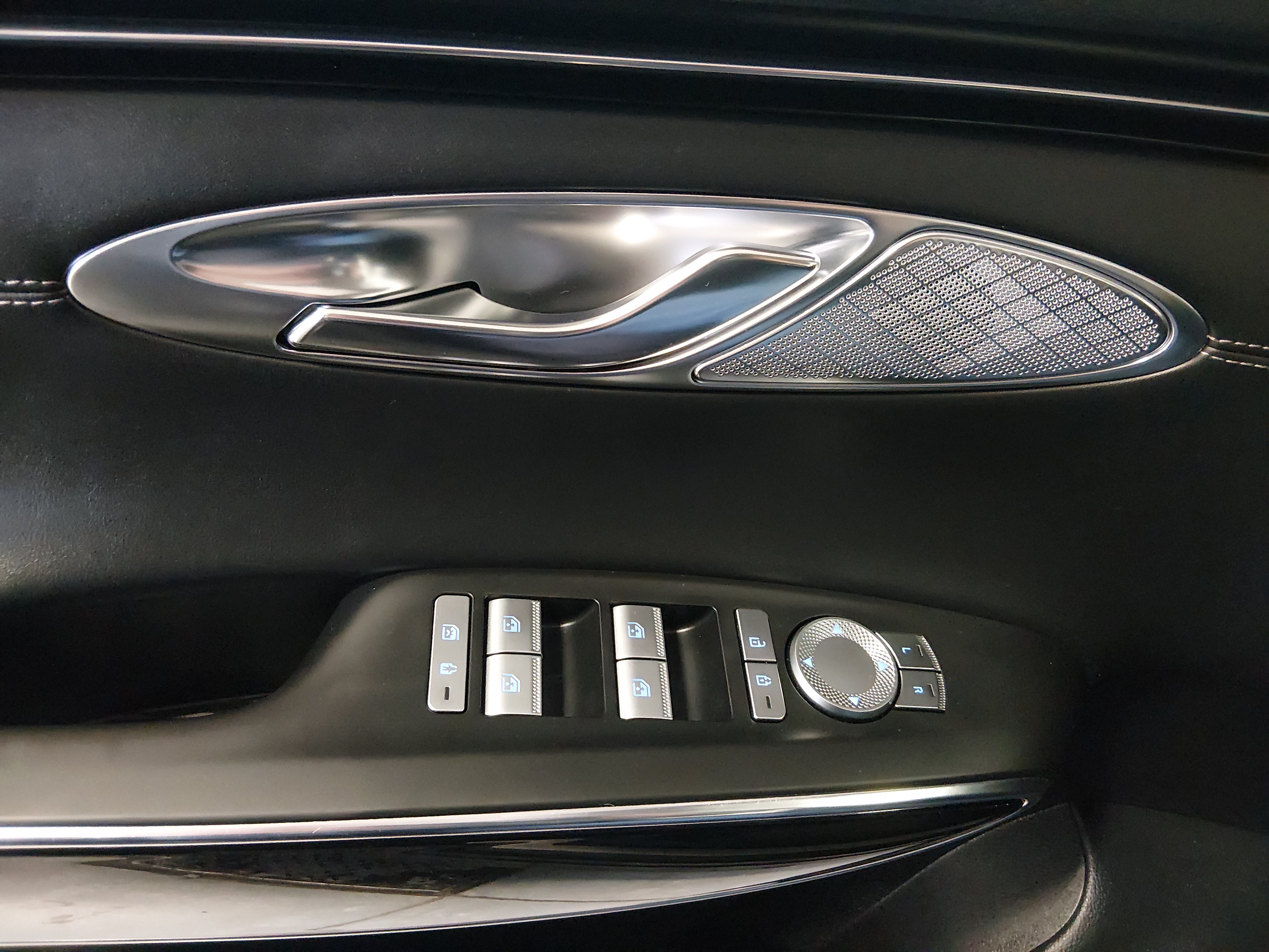 2025 GENESIS GV70 Standard - Photo 19