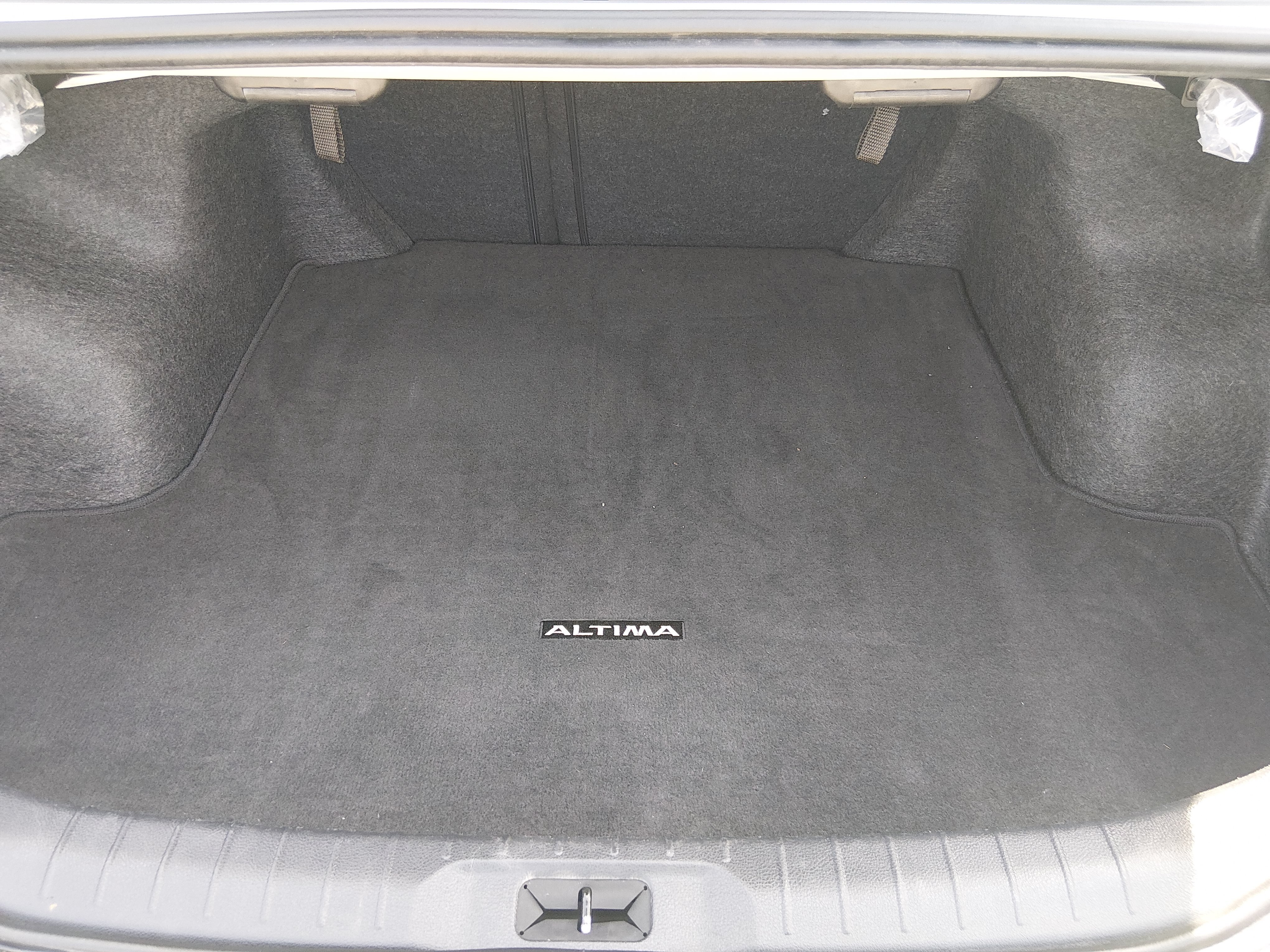 2025 Nissan Altima SV - Photo 11
