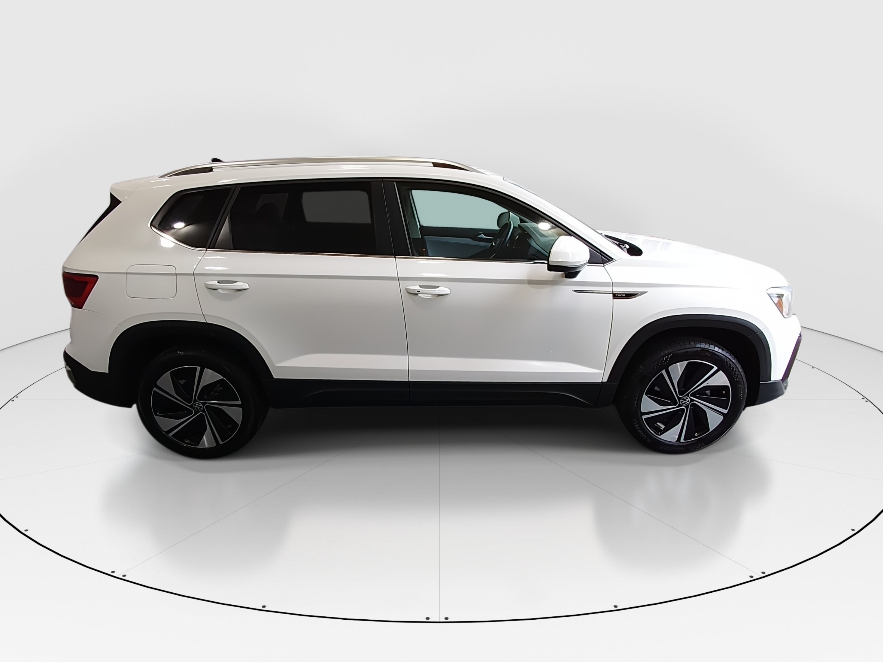 2024 Volkswagen Taos SE - Photo 8