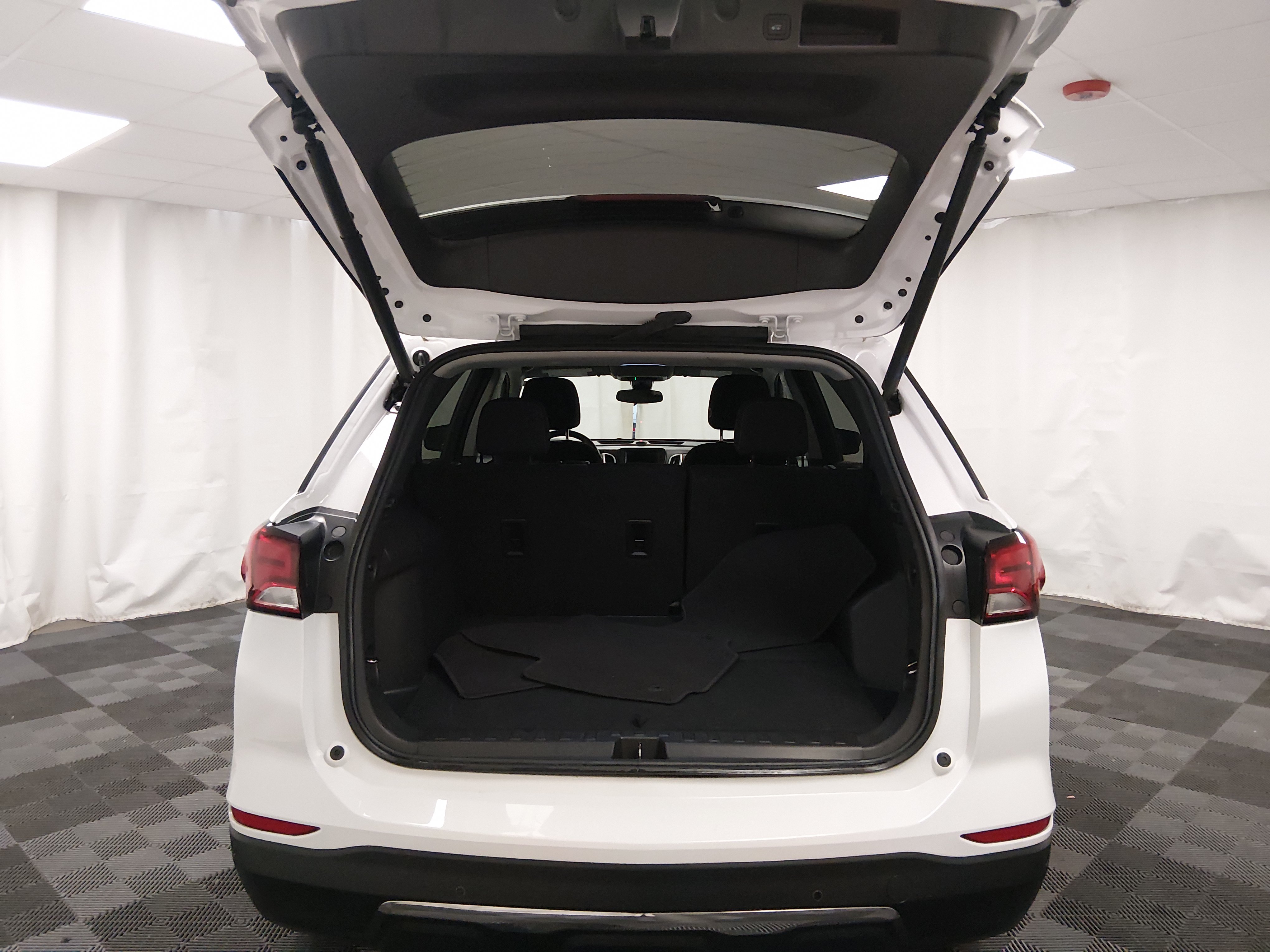 2024 Chevrolet Equinox LT - Photo 11