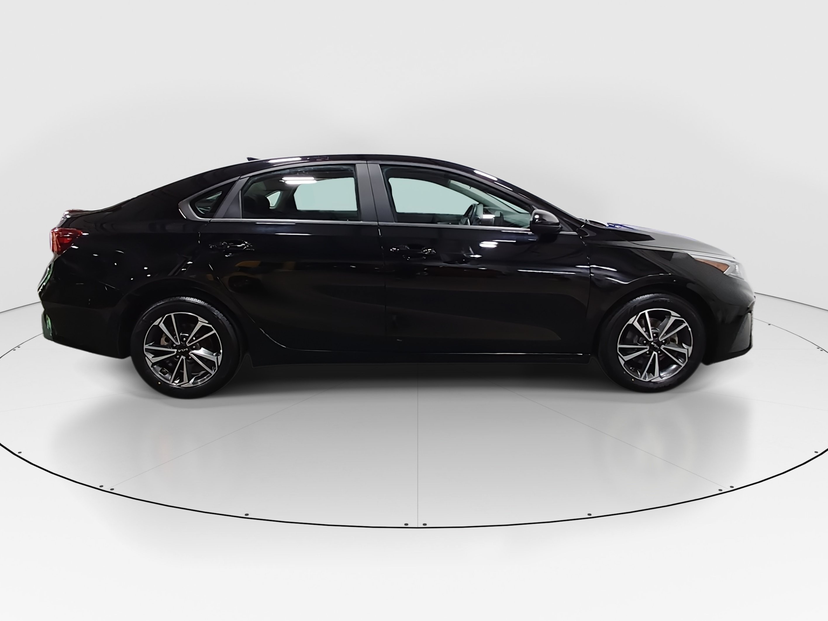 2024 Kia Forte LXS - Photo 8
