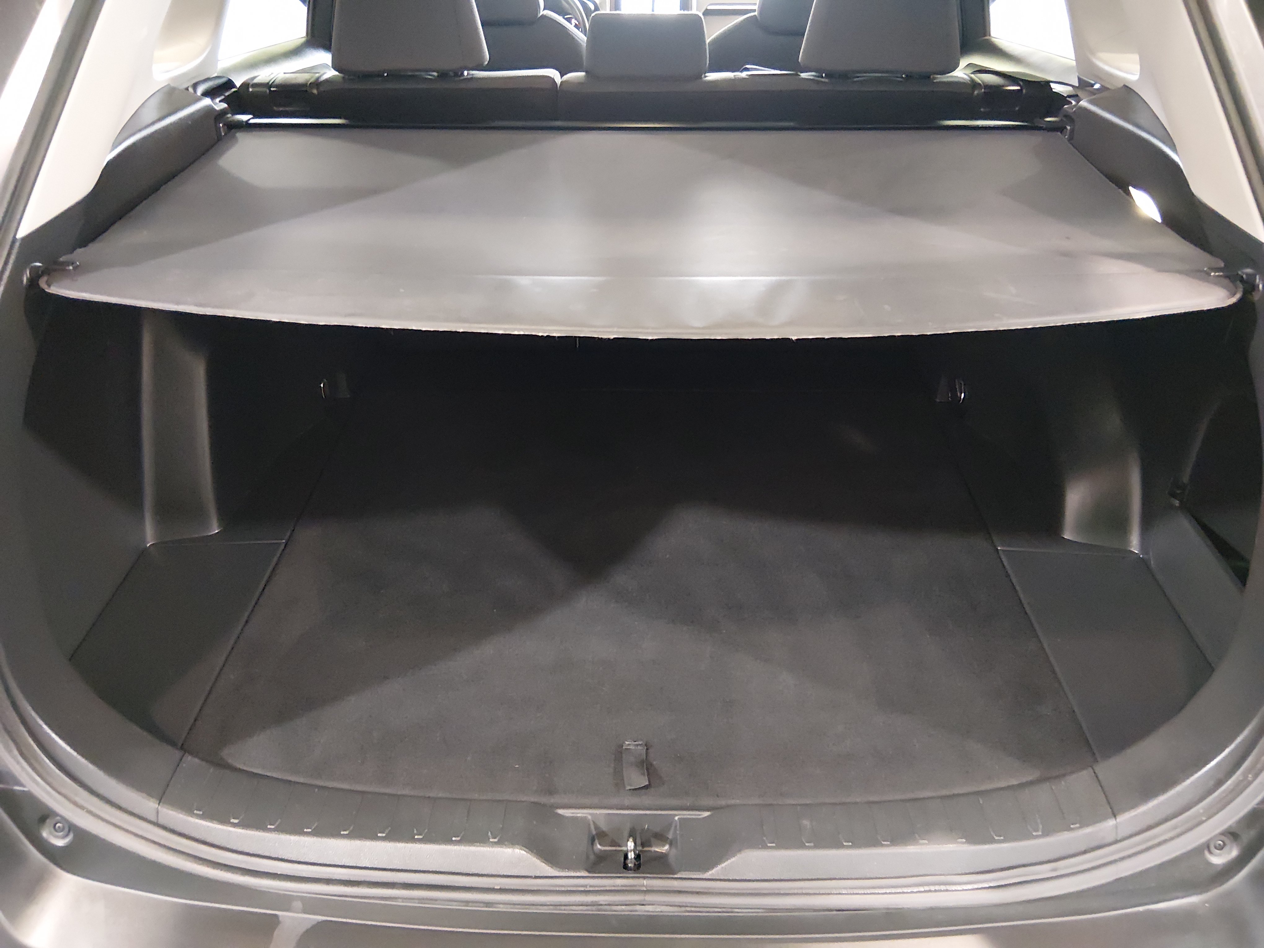 2025 Toyota RAV4 XLE - Photo 11