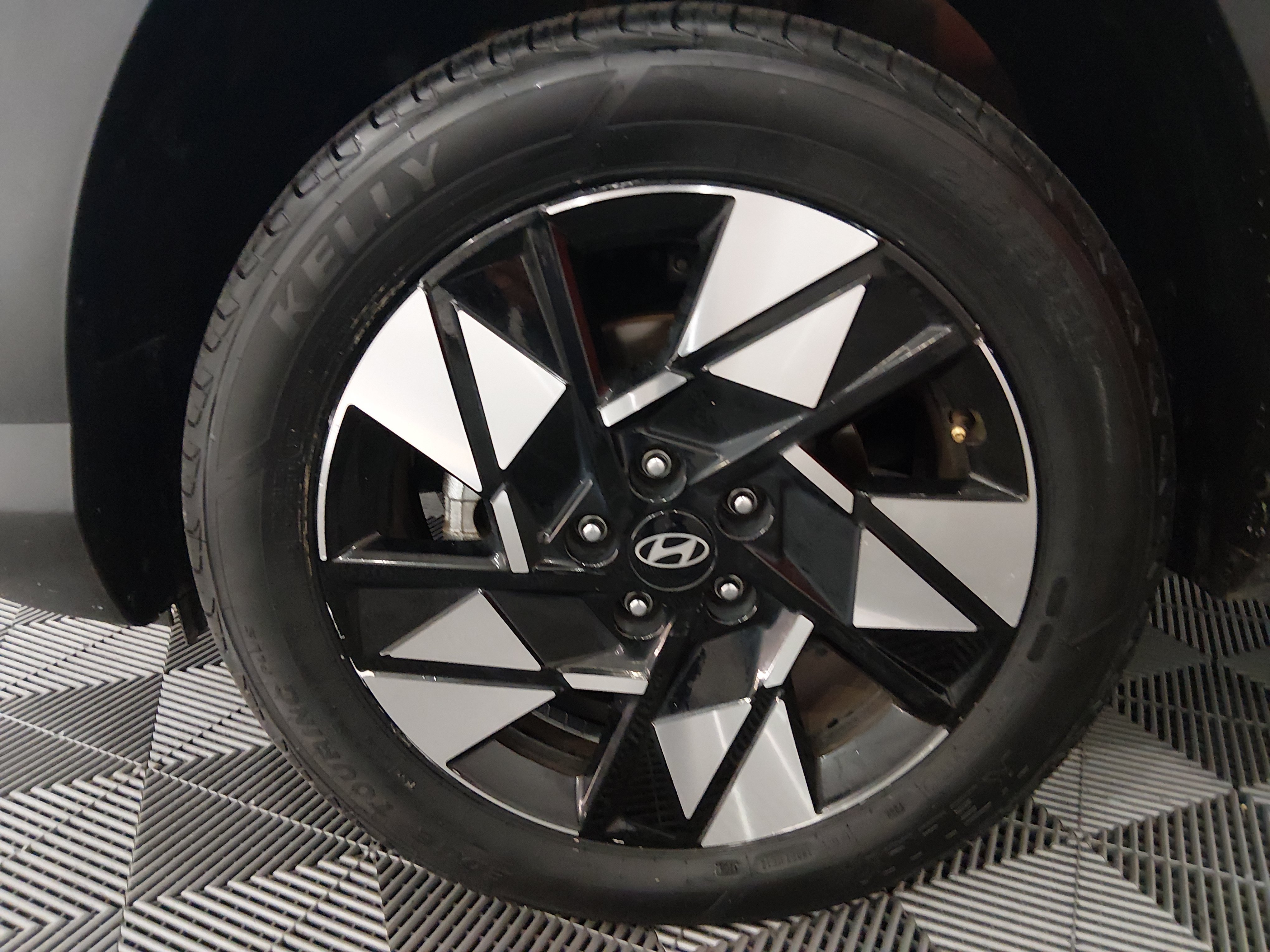 2025 Hyundai Kona SEL - Photo 10