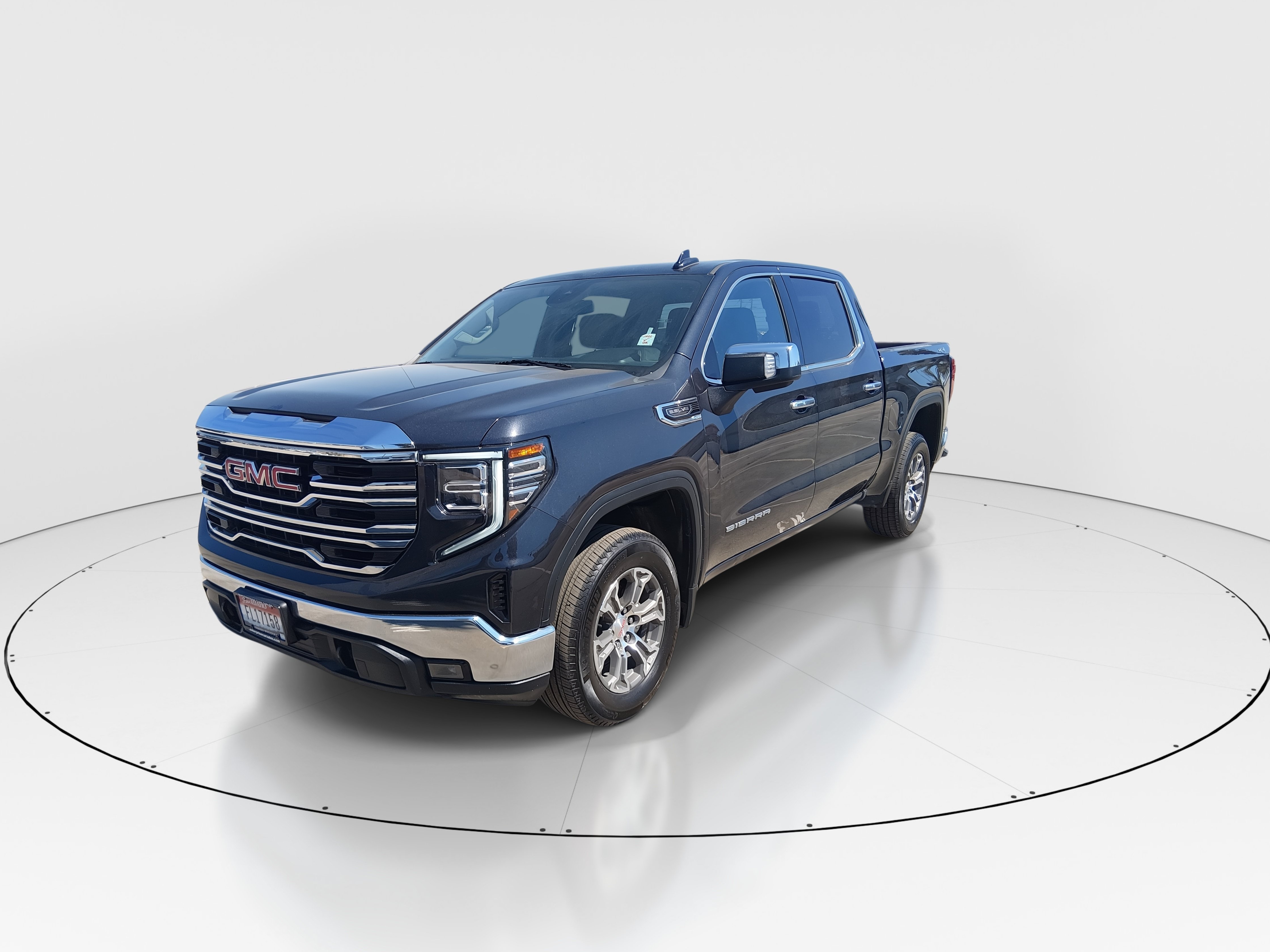 2025 GMC Sierra 1500 SLT - Photo 3