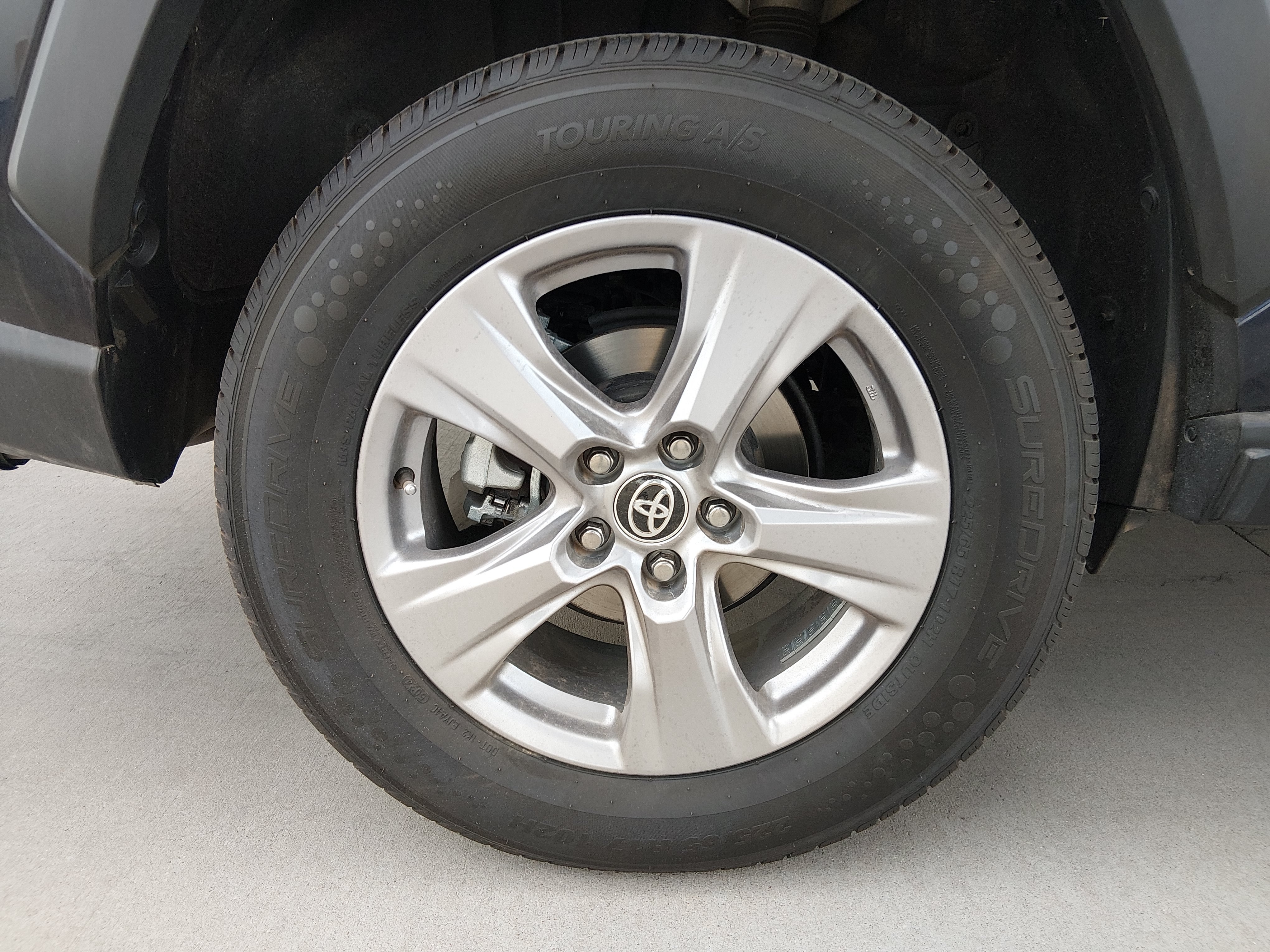 2024 Toyota RAV4 XLE - Photo 10