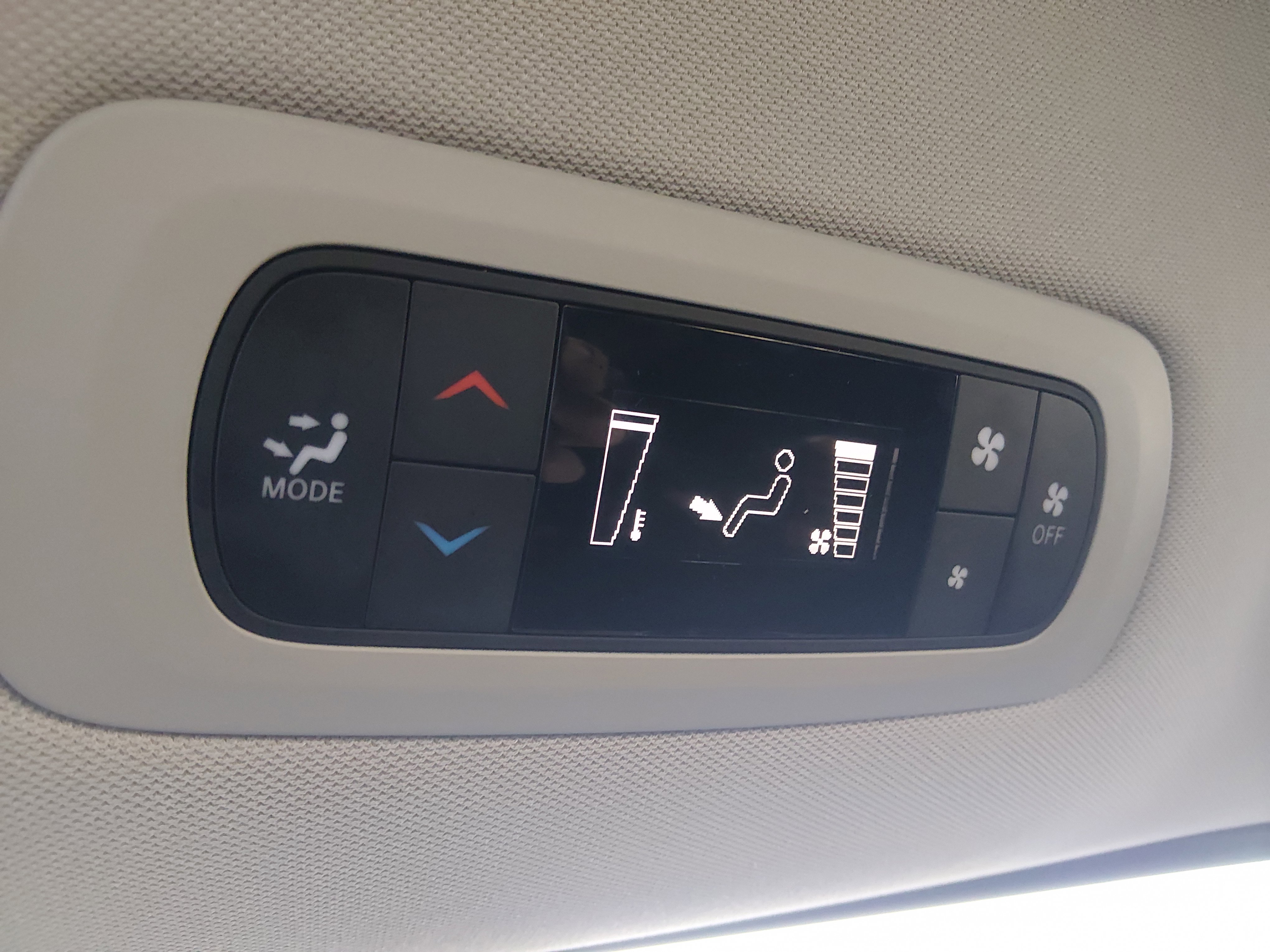 2023 Chrysler Voyager LX - Photo 21