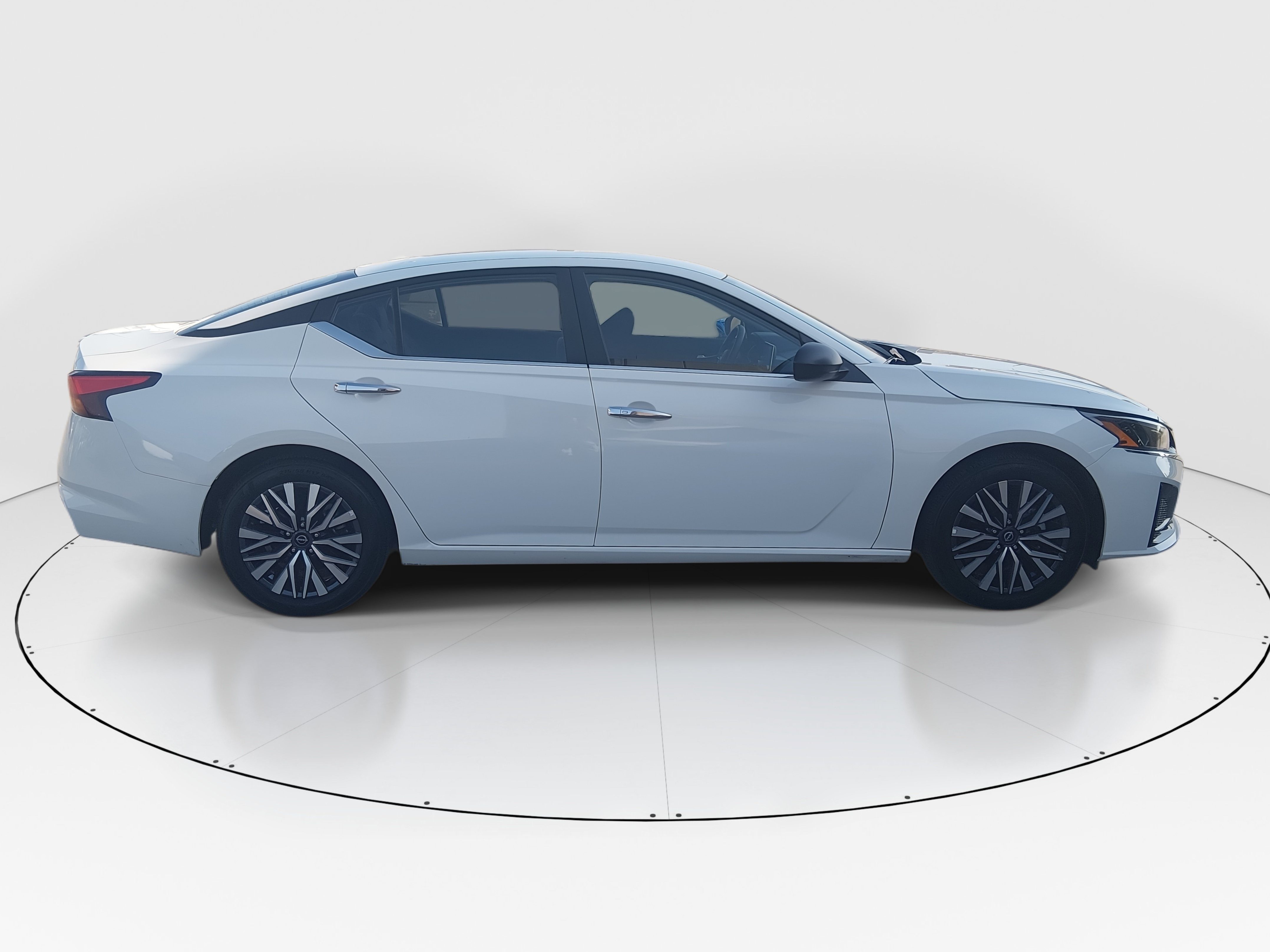 2025 Nissan Altima SV - Photo 8