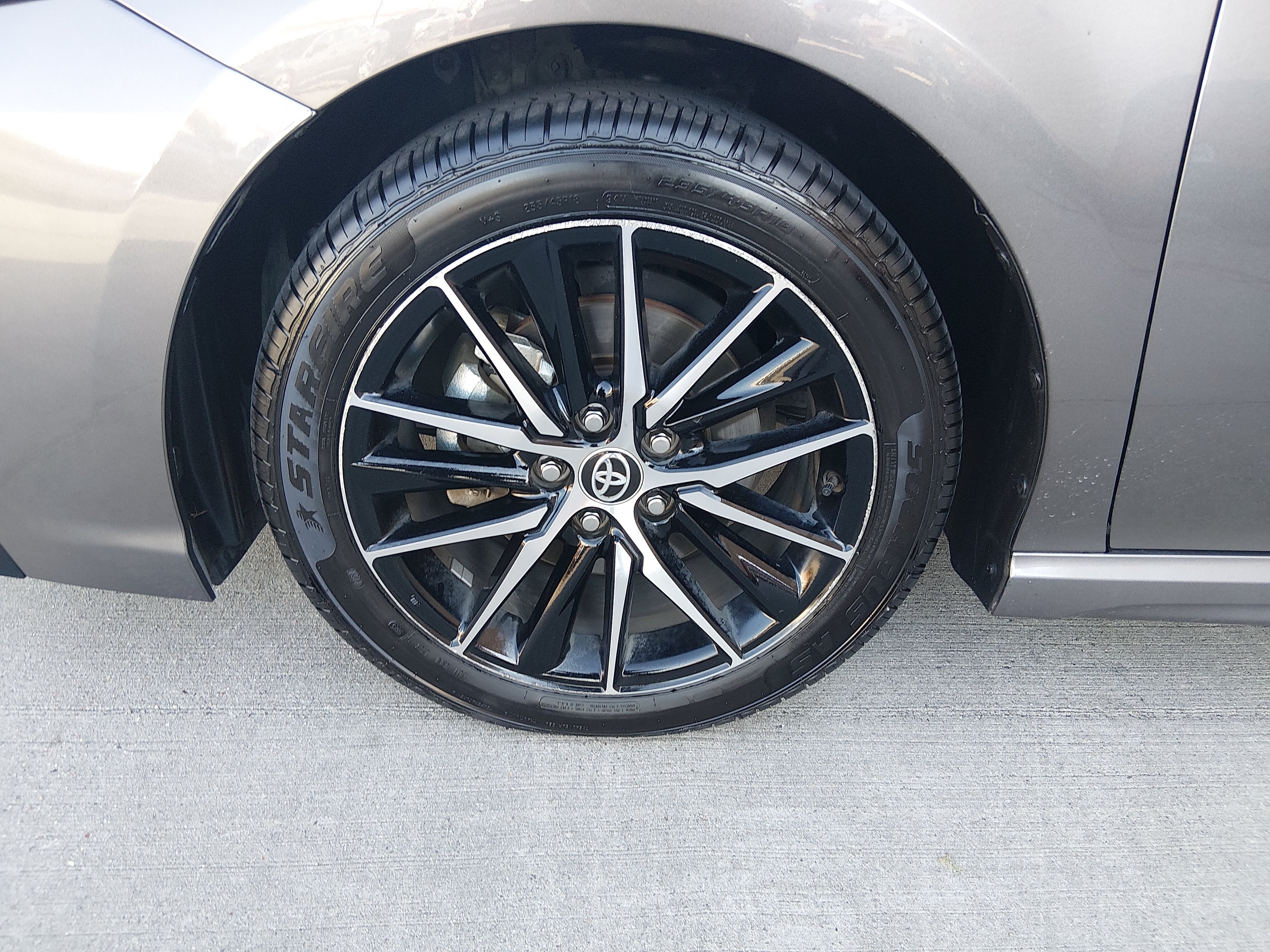 2024 Toyota Camry SE - Photo 10