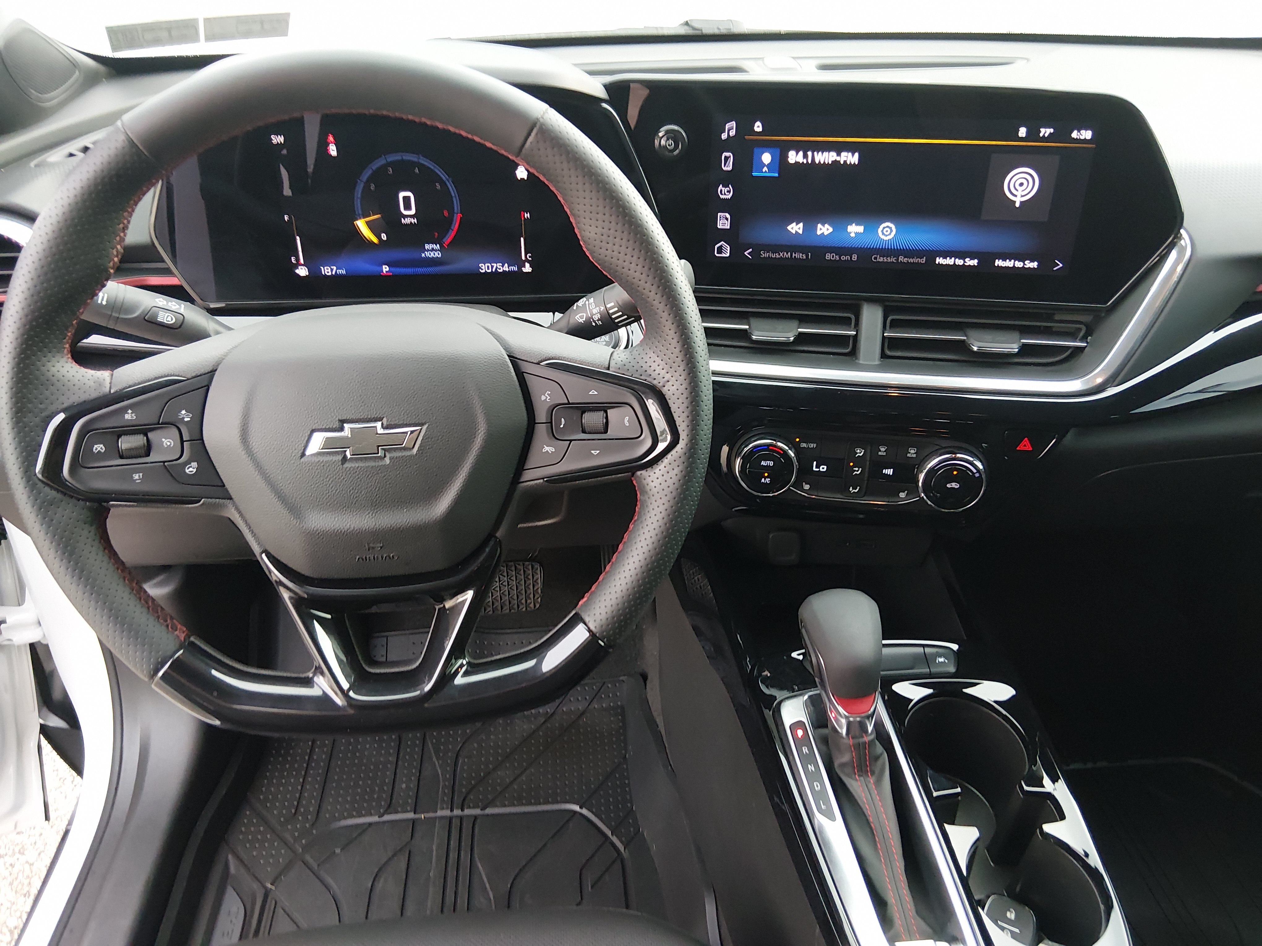 2025 Chevrolet Trax RS - Photo 12