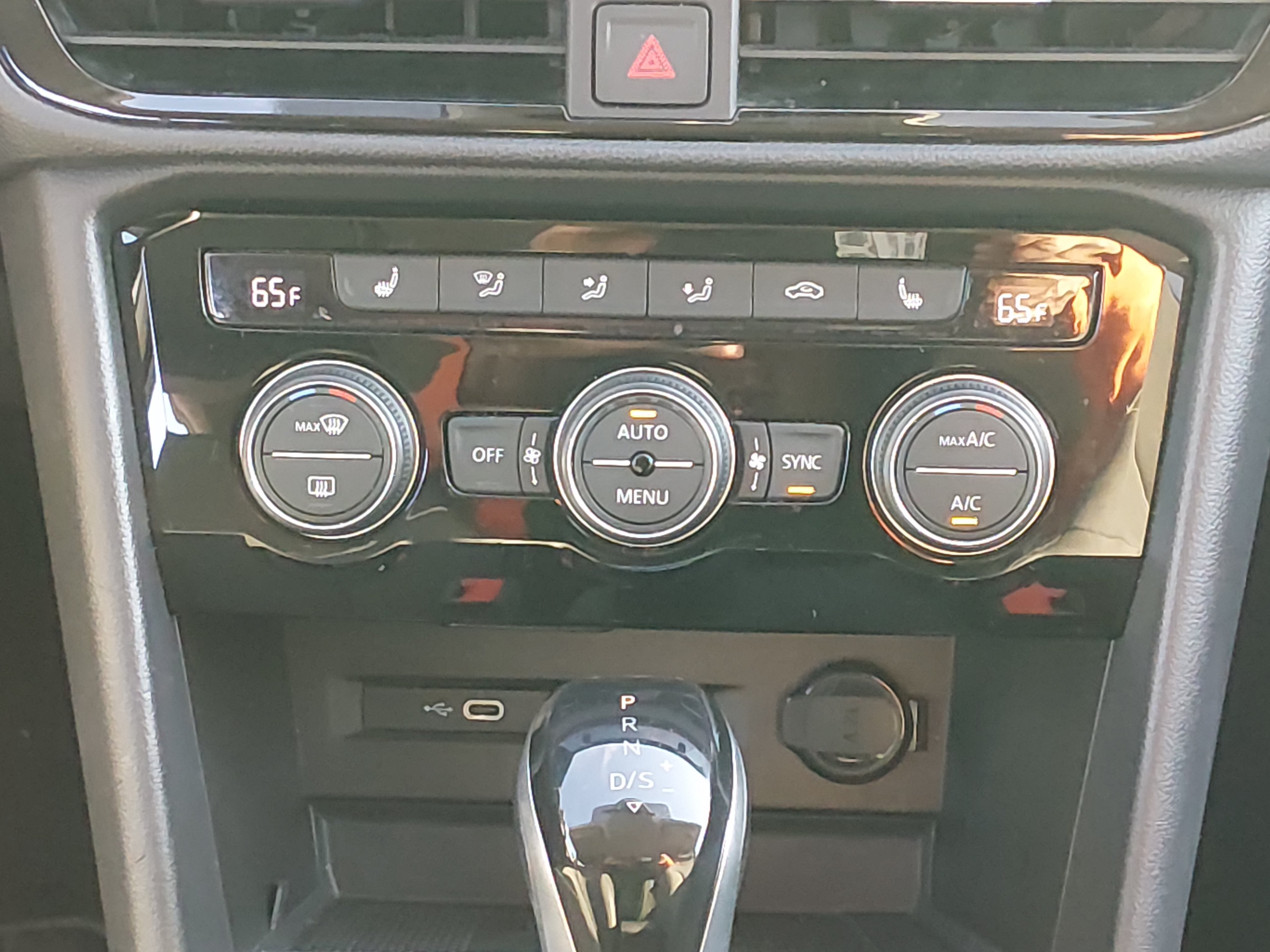 2024 Volkswagen Taos SE - Photo 13