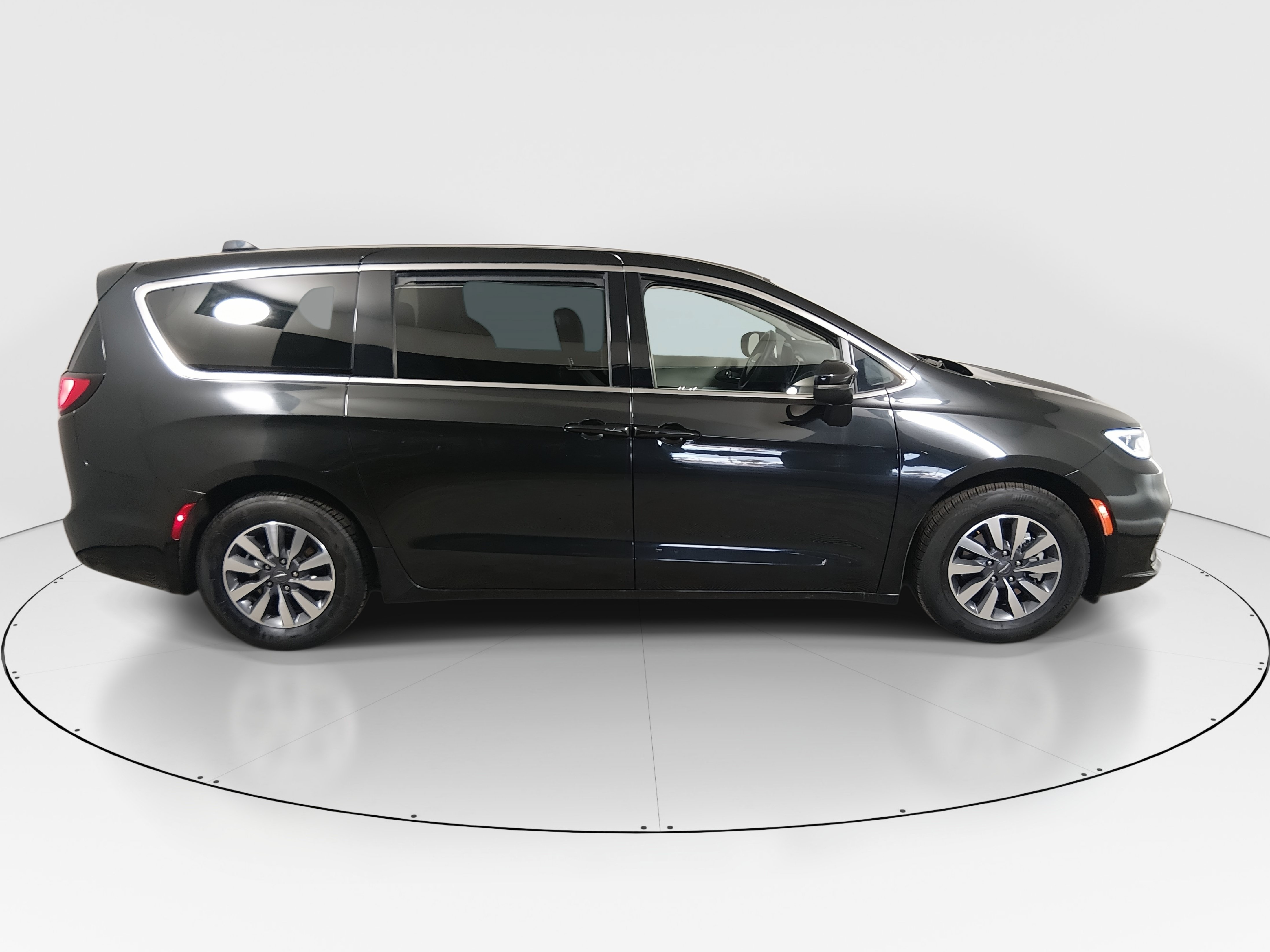2023 Chrysler Pacifica Hybrid Touring L - Photo 8