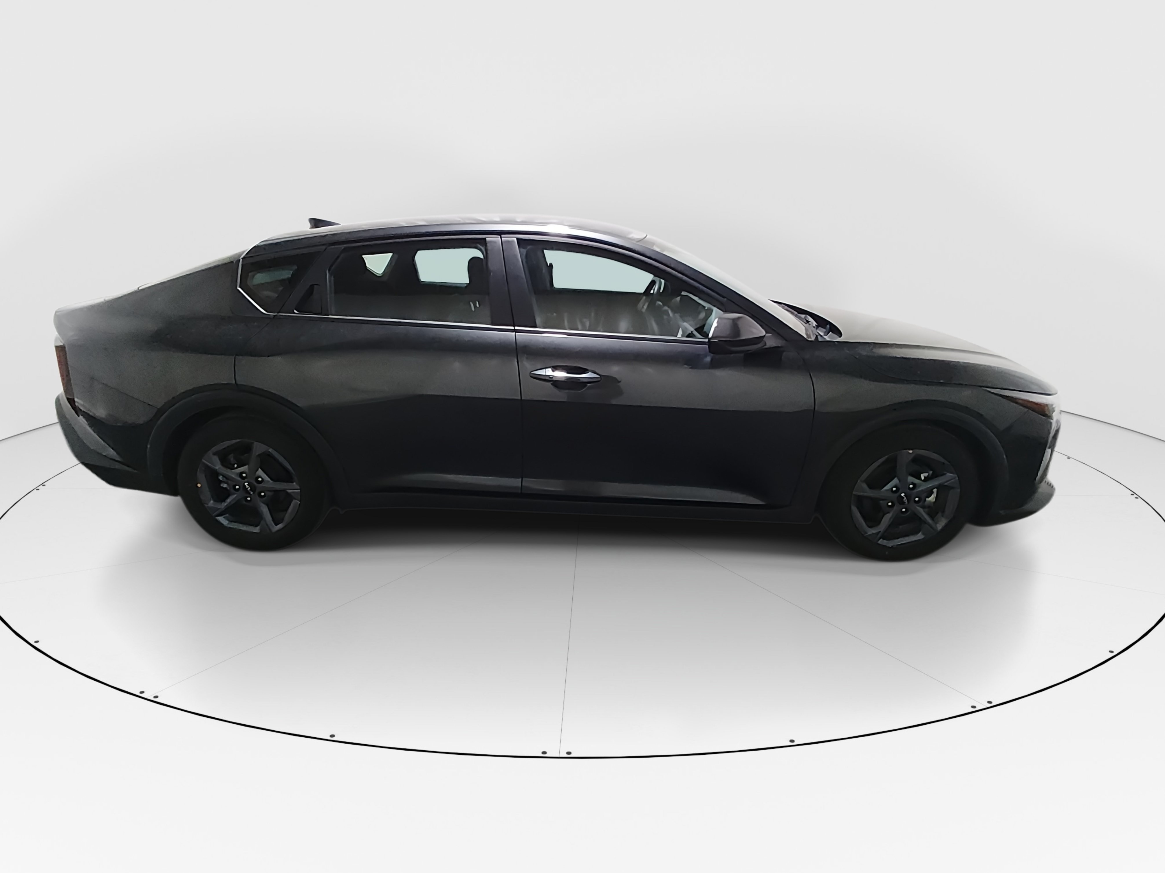 2025 Kia K4 LXS - Photo 8