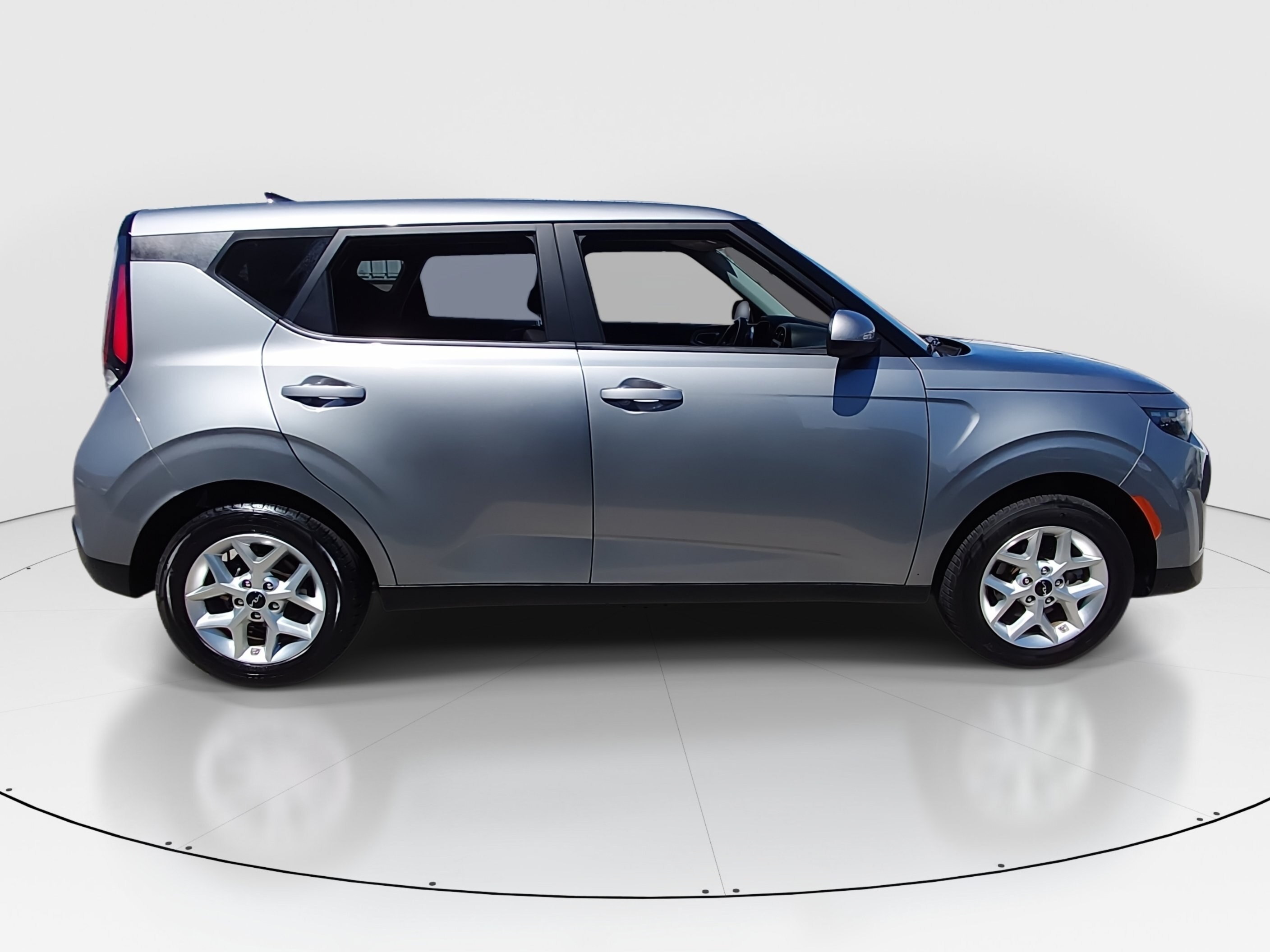 2024 Kia Soul LX - Photo 8
