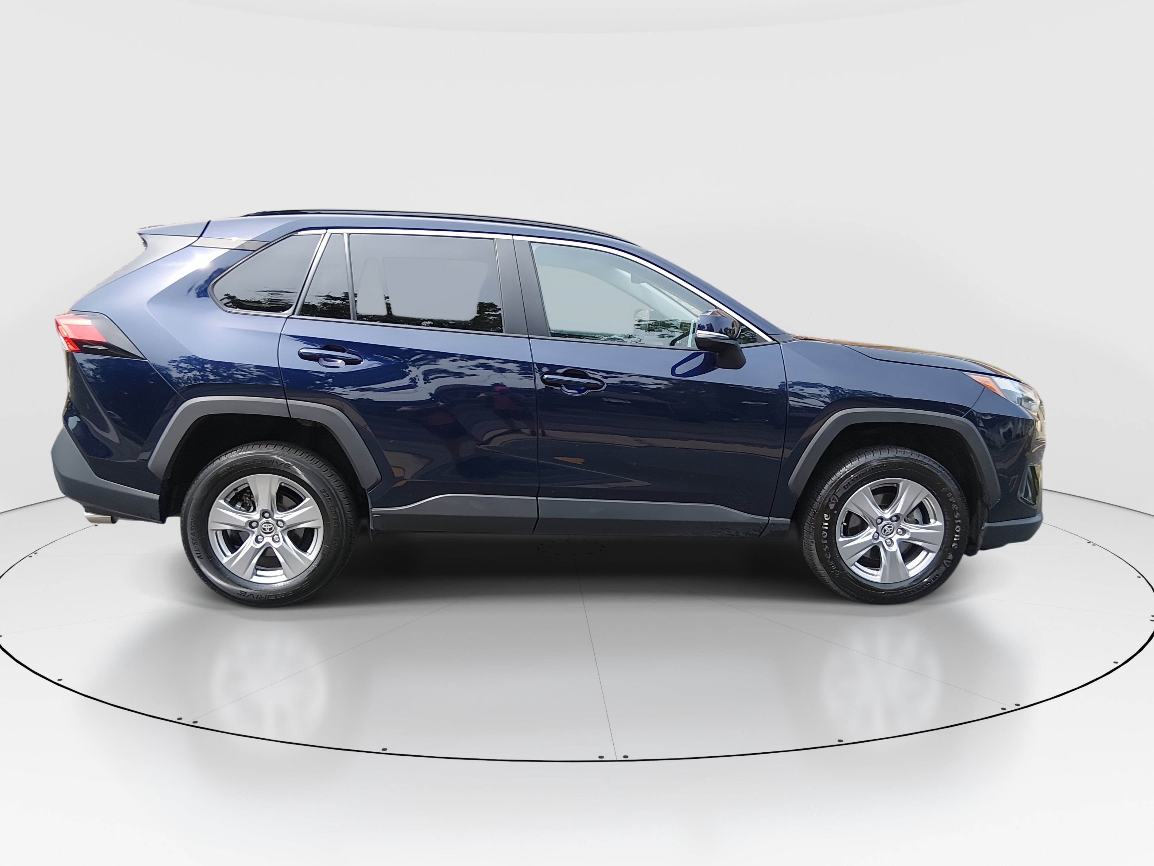 2024 Toyota RAV4 XLE - Photo 8