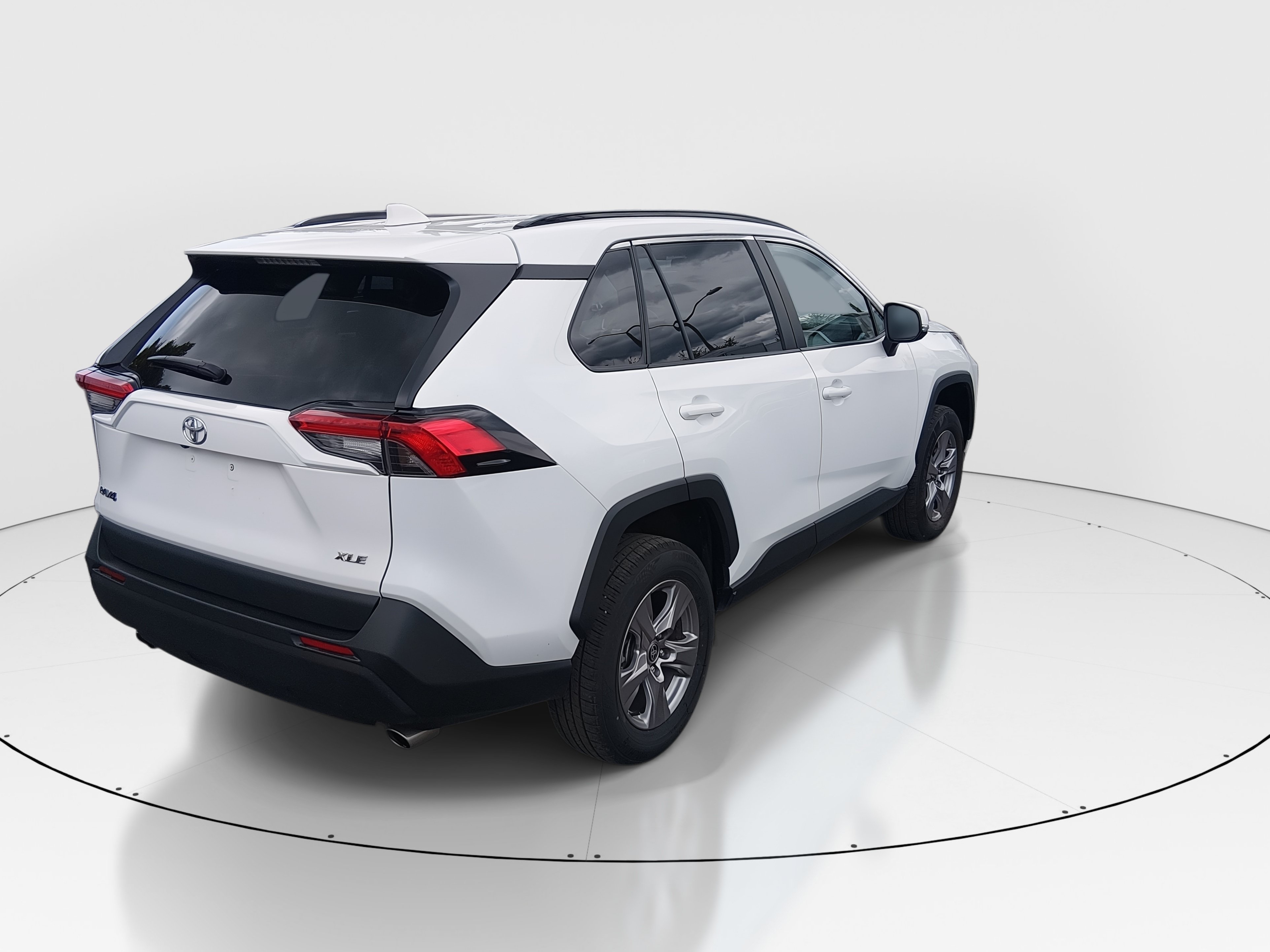 2024 Toyota RAV4 XLE - Photo 7