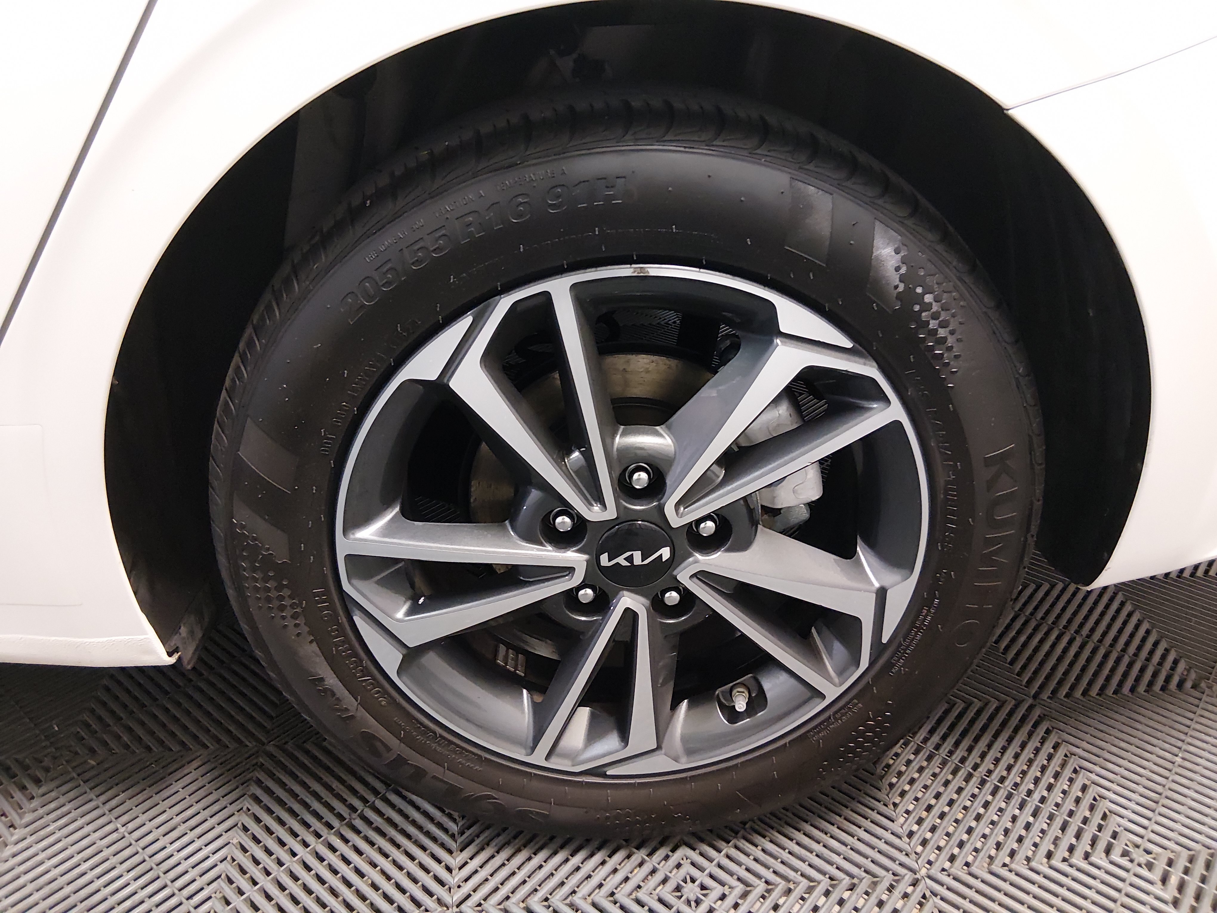 2024 Kia Forte LXS - Photo 10
