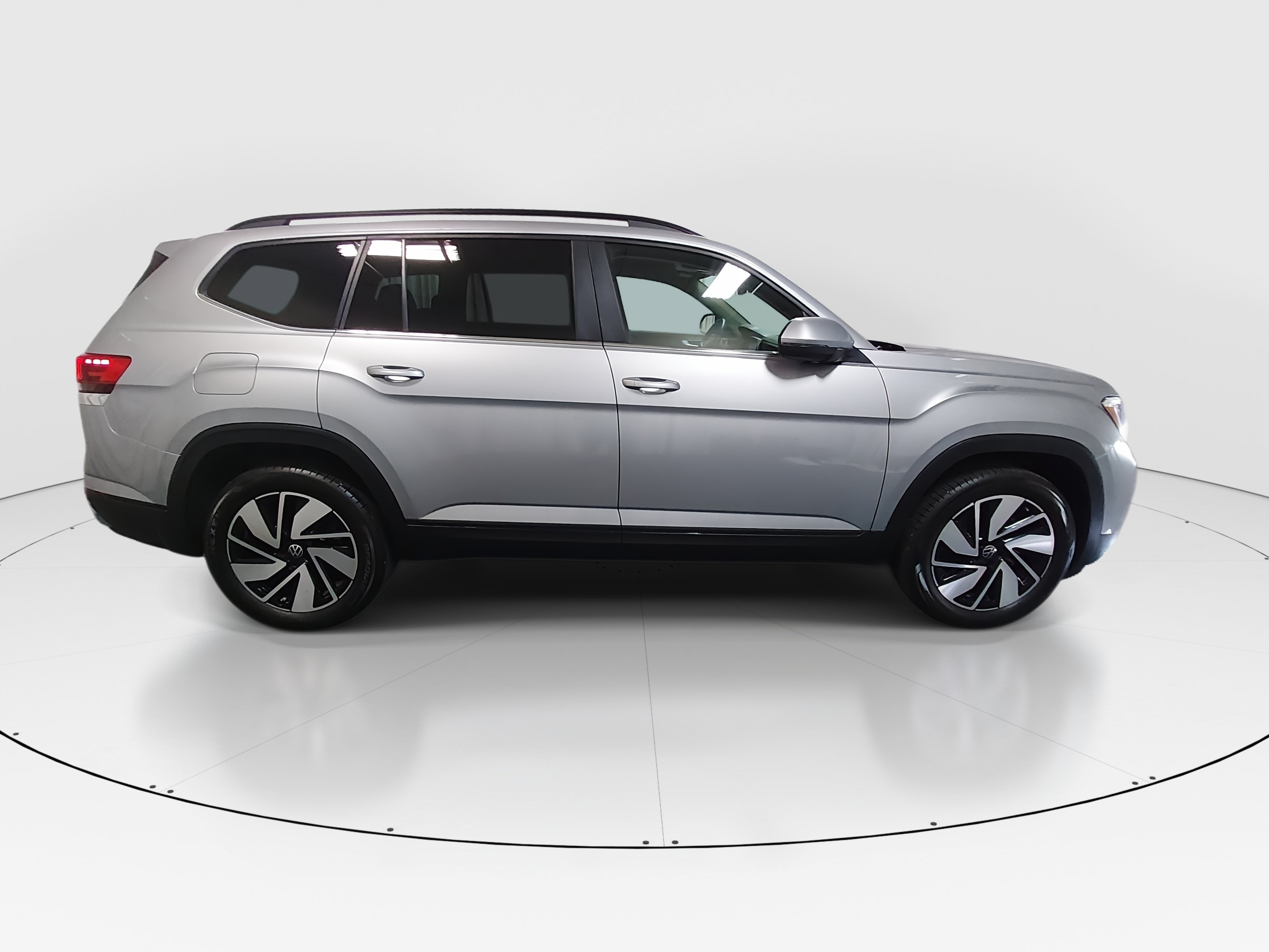 2026 Volkswagen Atlas SE w/Tech - Photo 8