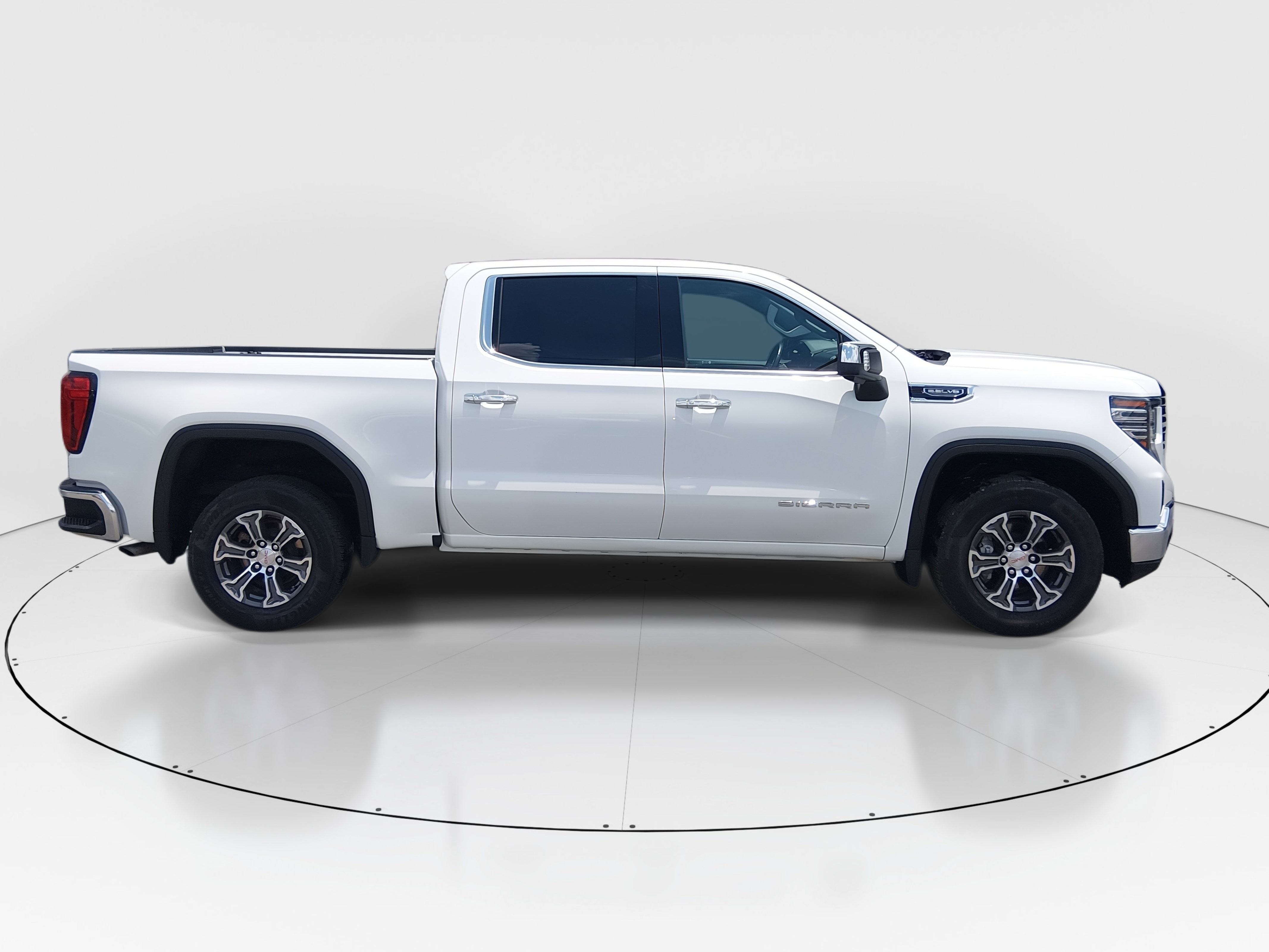 2024 GMC Sierra 1500 SLT - Photo 8