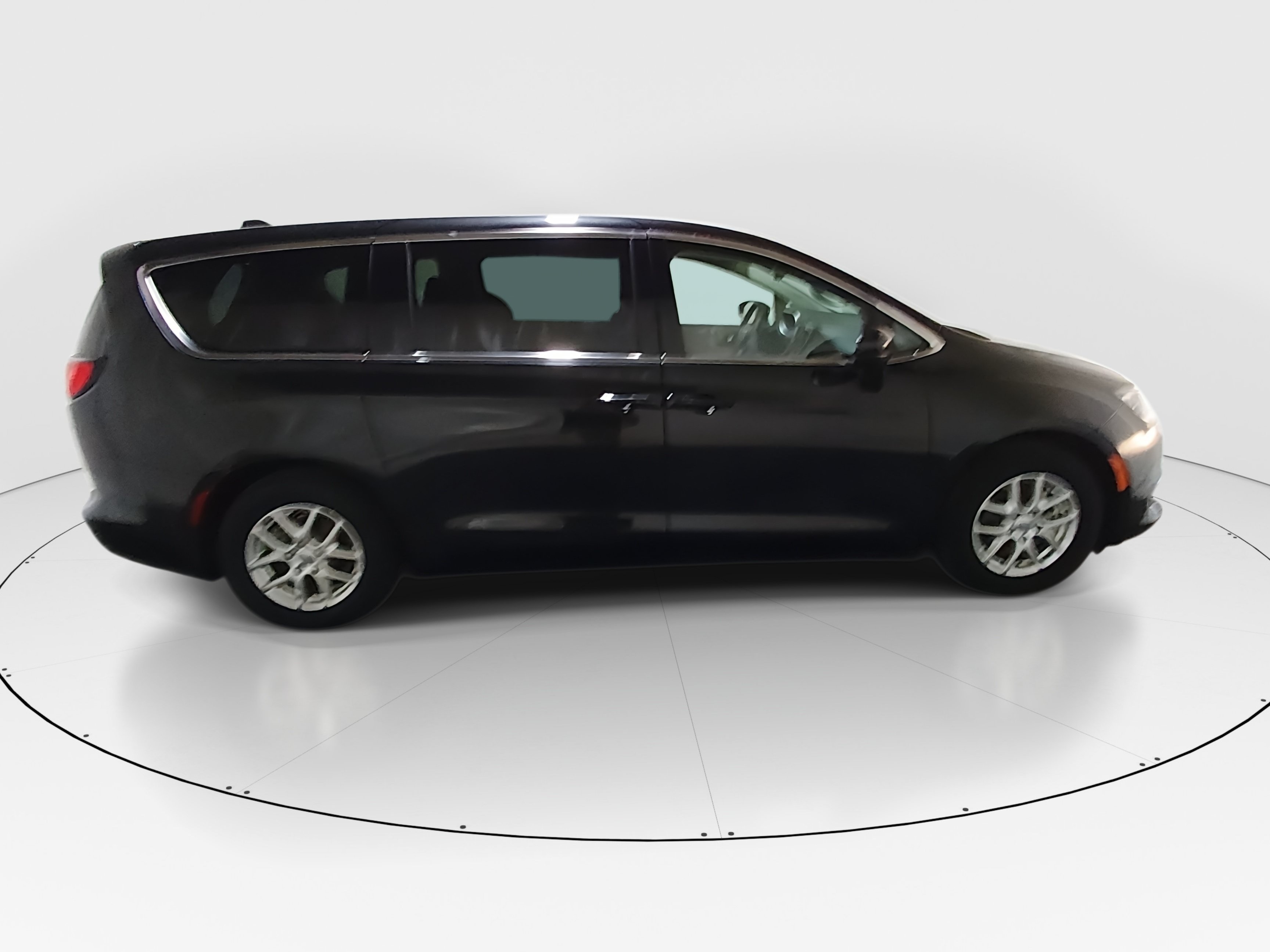 2023 Chrysler Voyager LX - Photo 8