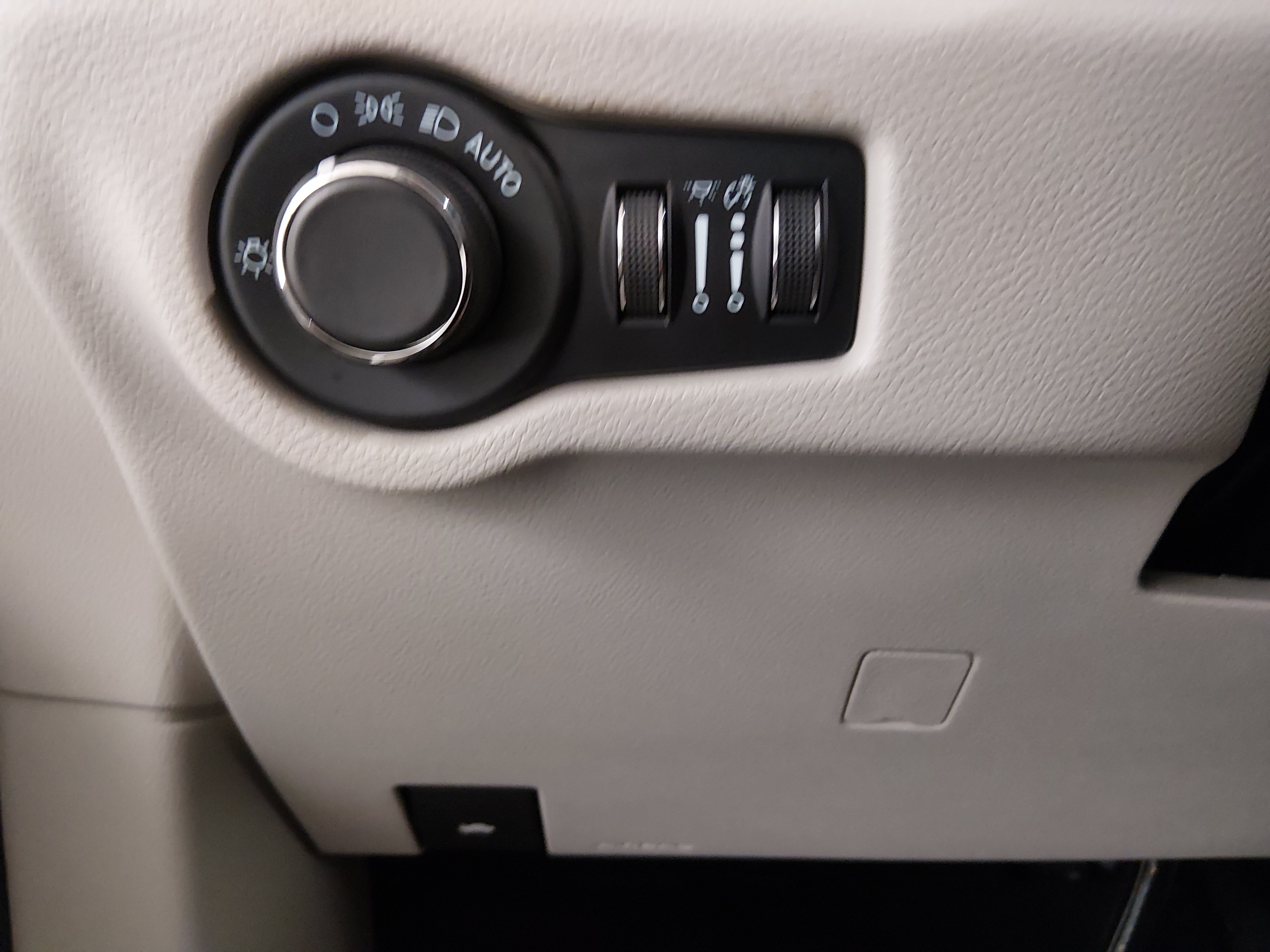 2022 Chrysler Voyager LX - Photo 13