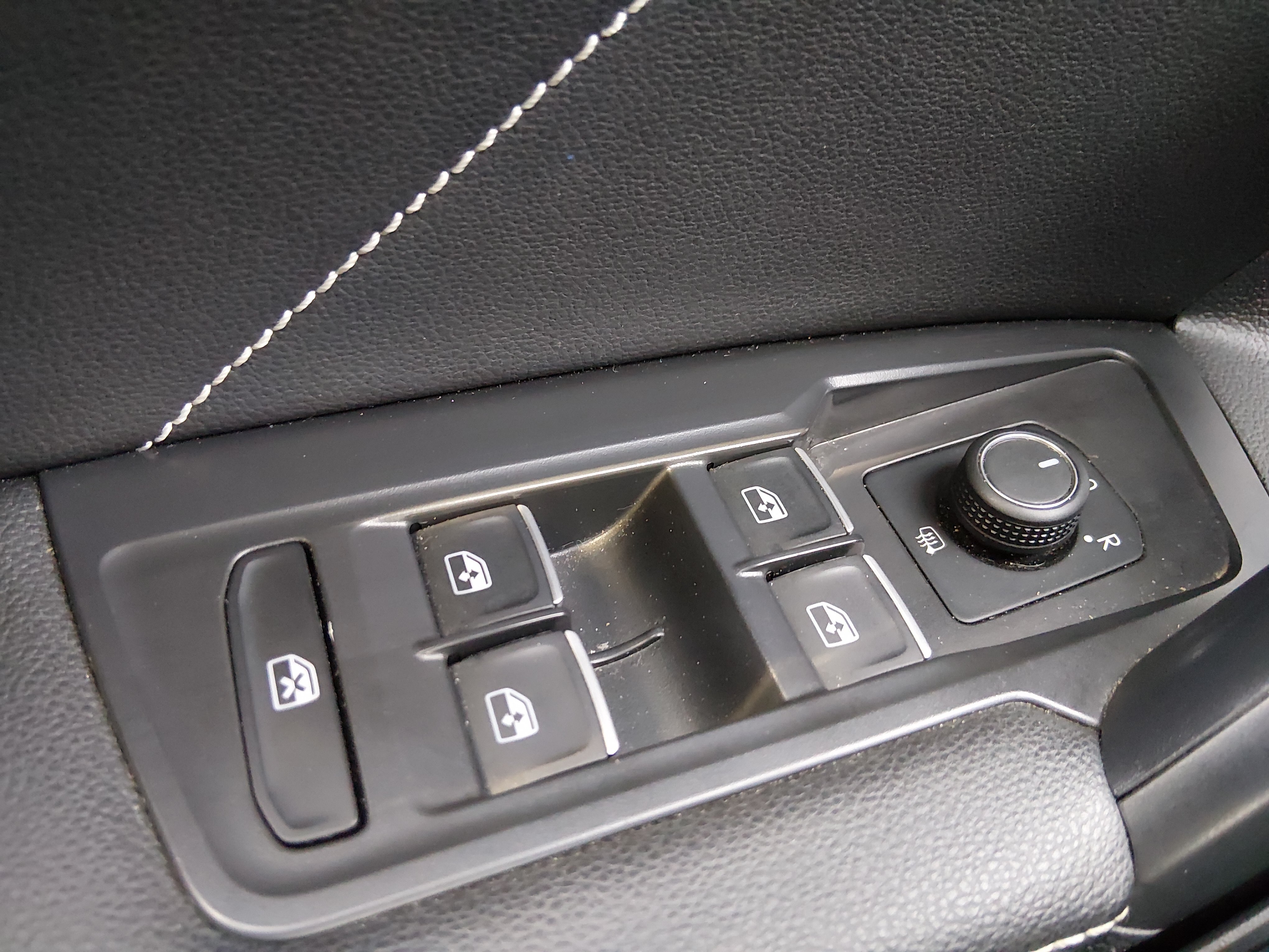 2023 Volkswagen Tiguan SE - Photo 18