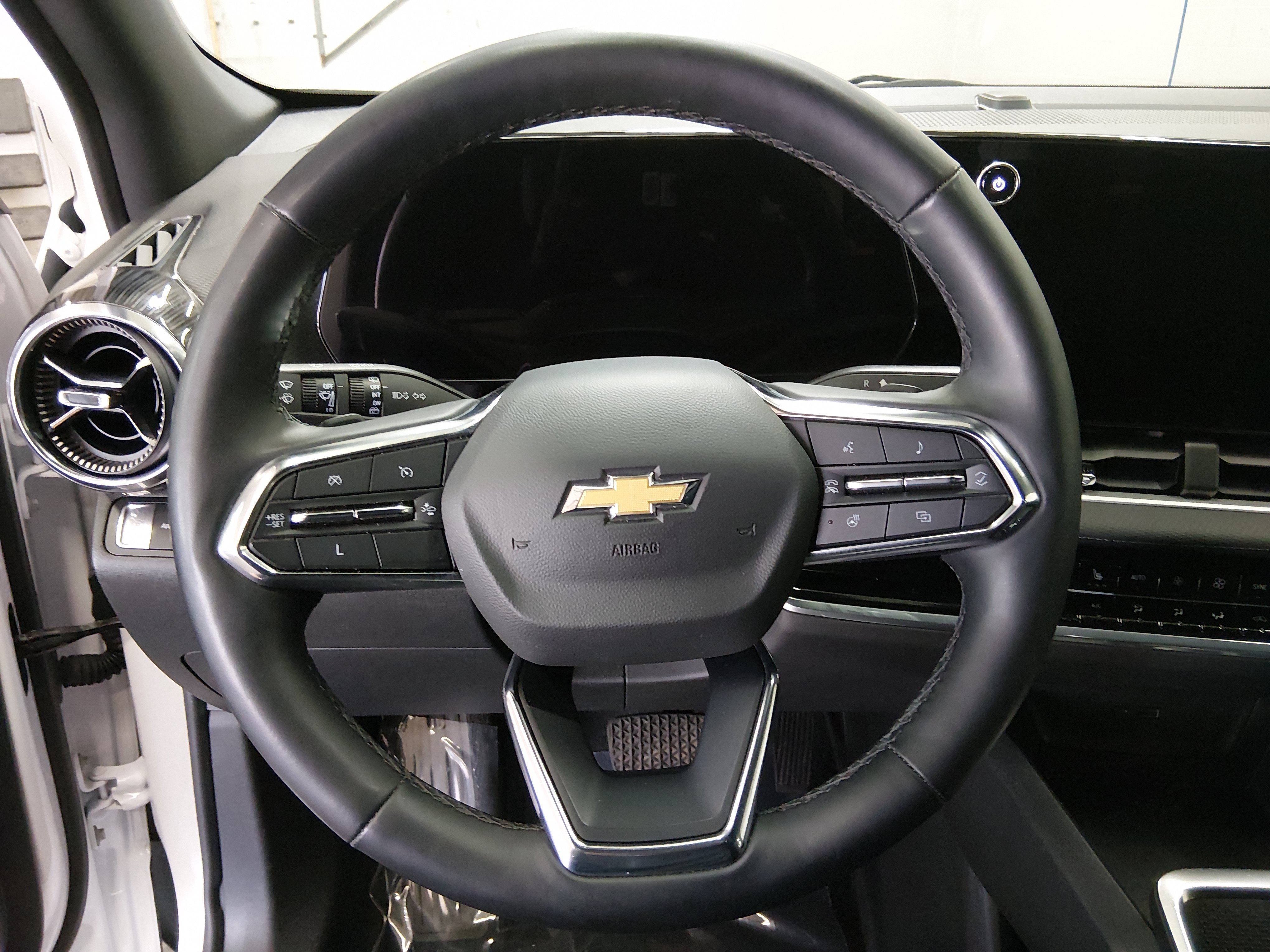2025 Chevrolet Equinox LT - Photo 12