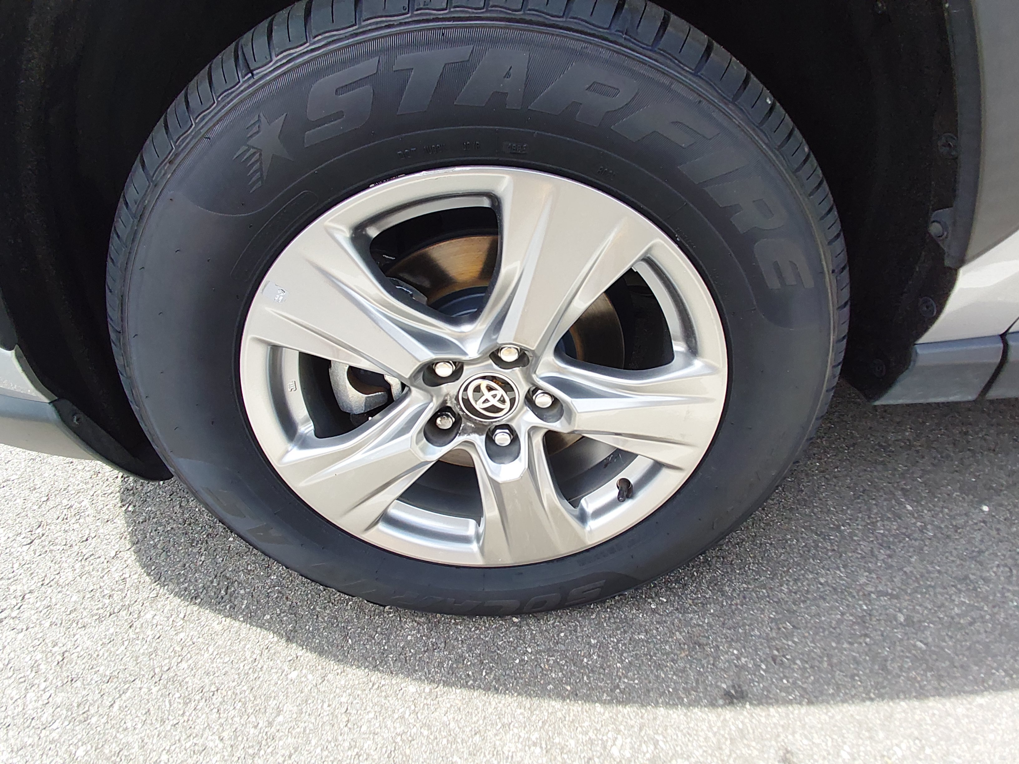 2024 Toyota RAV4 XLE - Photo 10