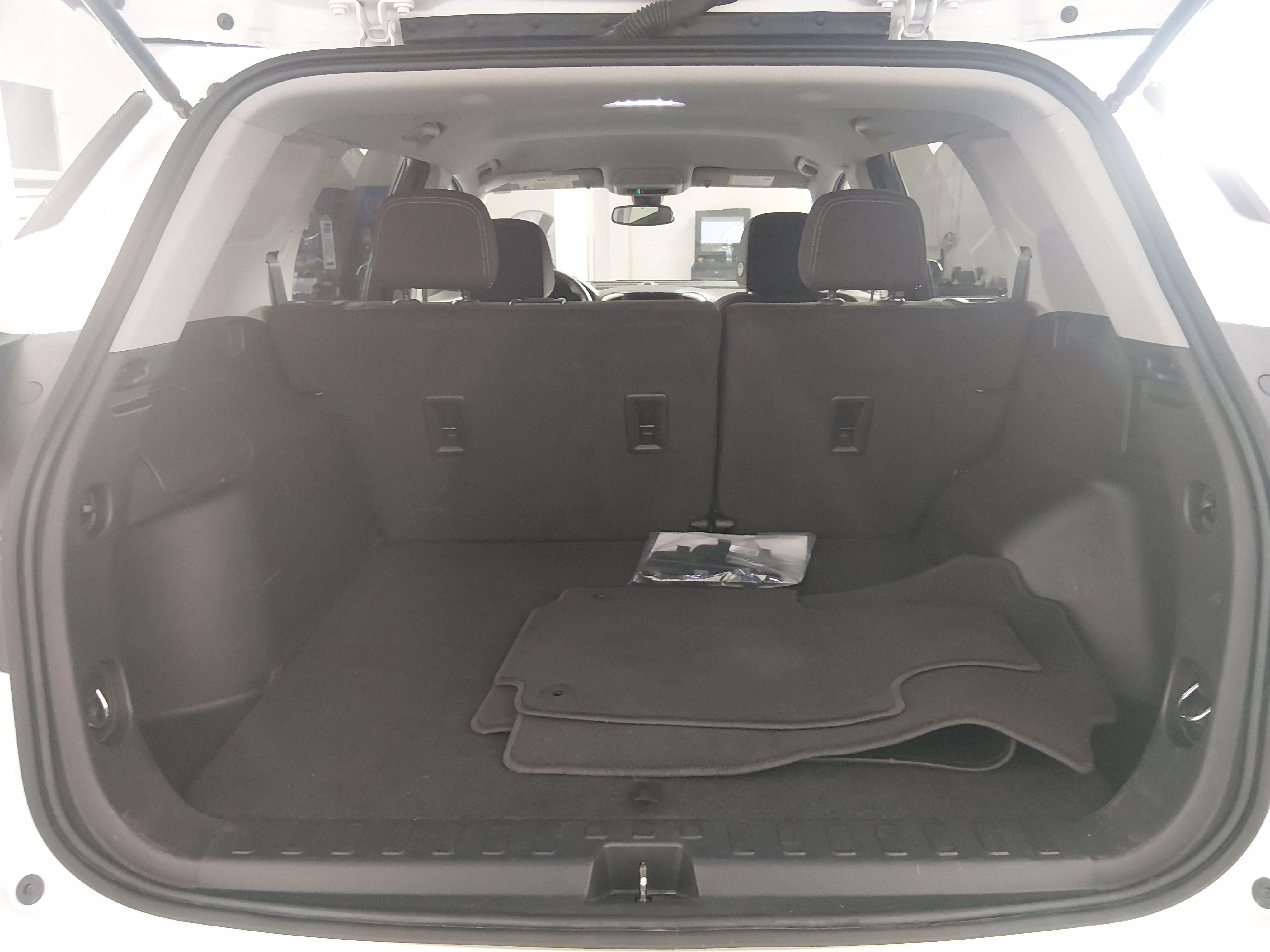 2024 GMC Terrain SLE - Photo 11