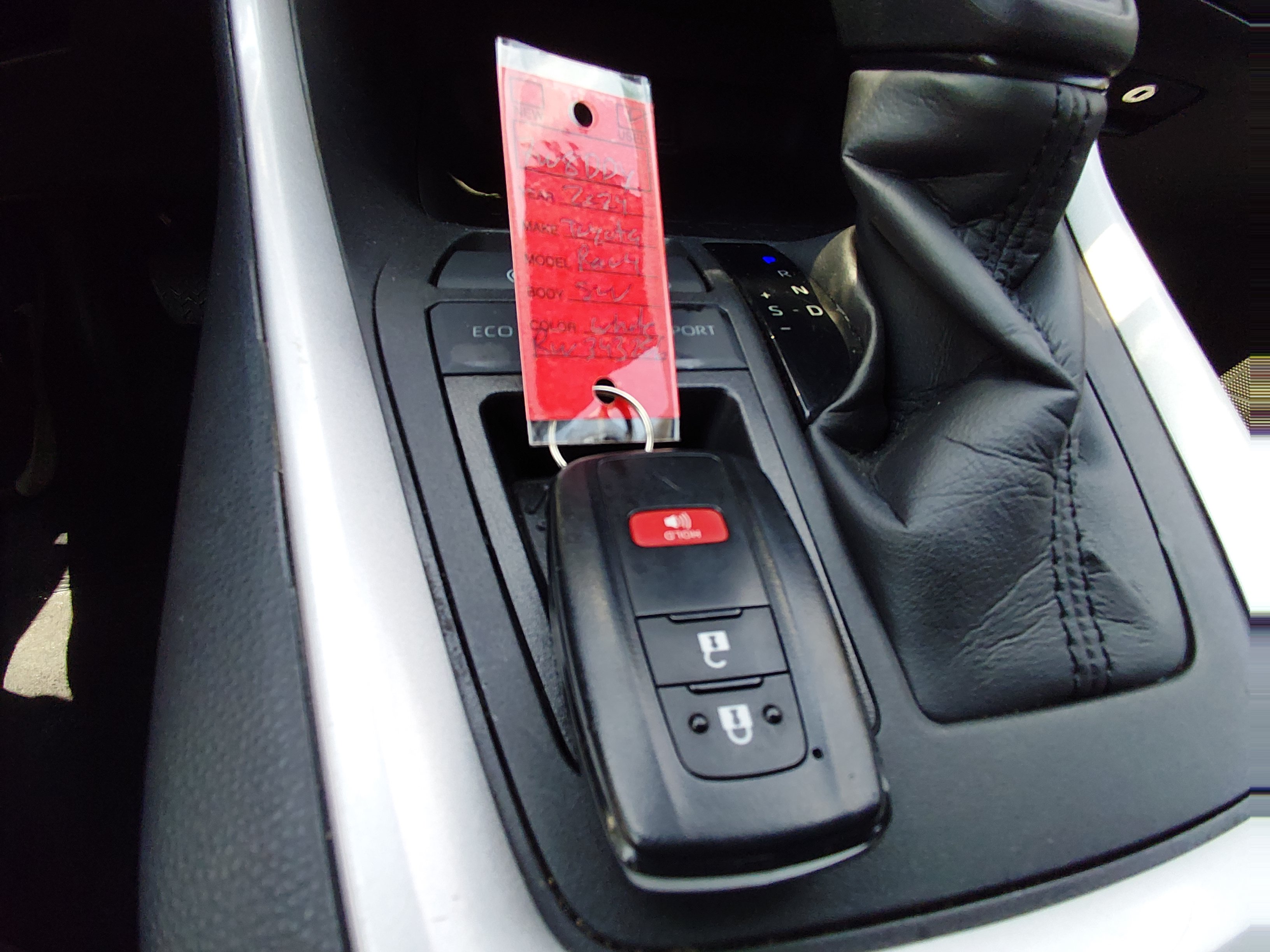 2024 Toyota RAV4 XLE - Photo 15