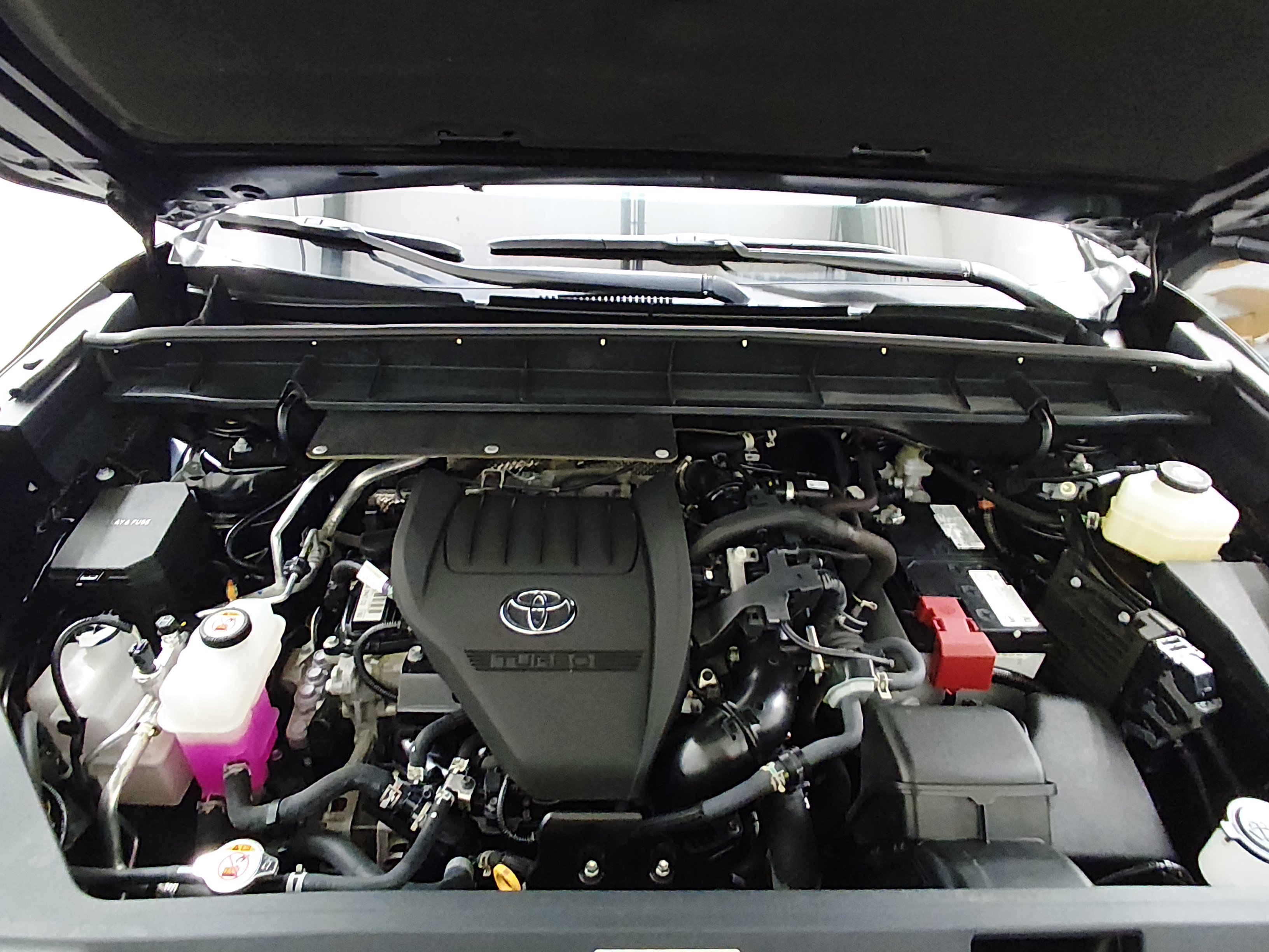 2025 Toyota Highlander LE - Photo 9