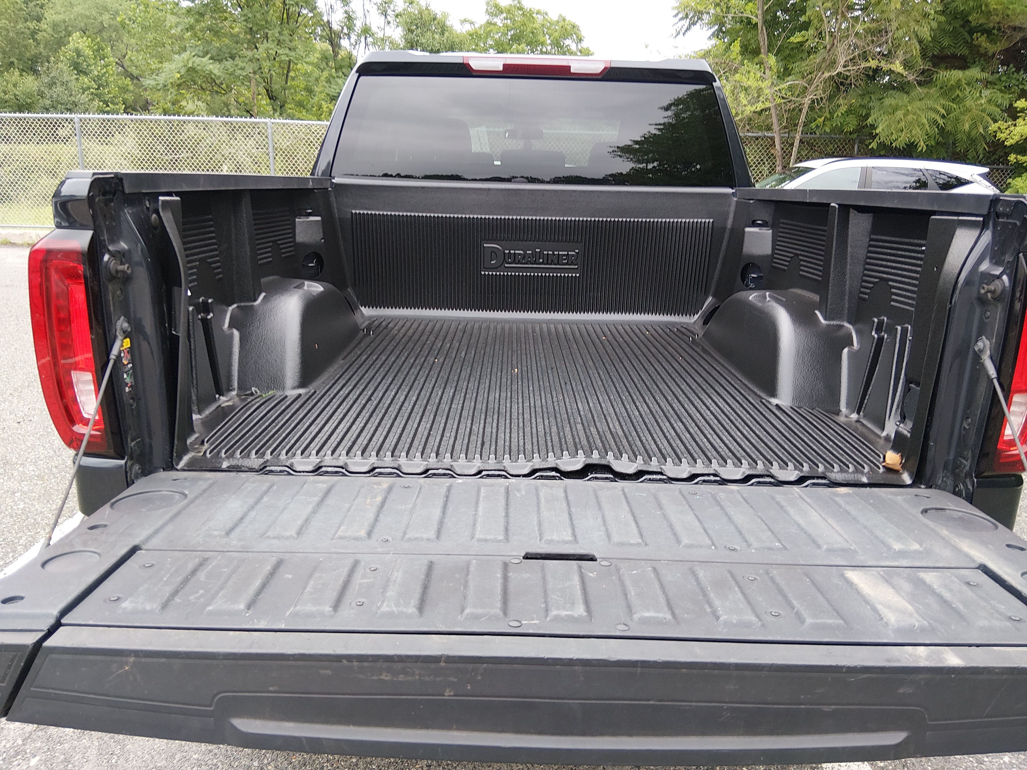 2025 GMC Sierra 1500 SLT - Photo 11