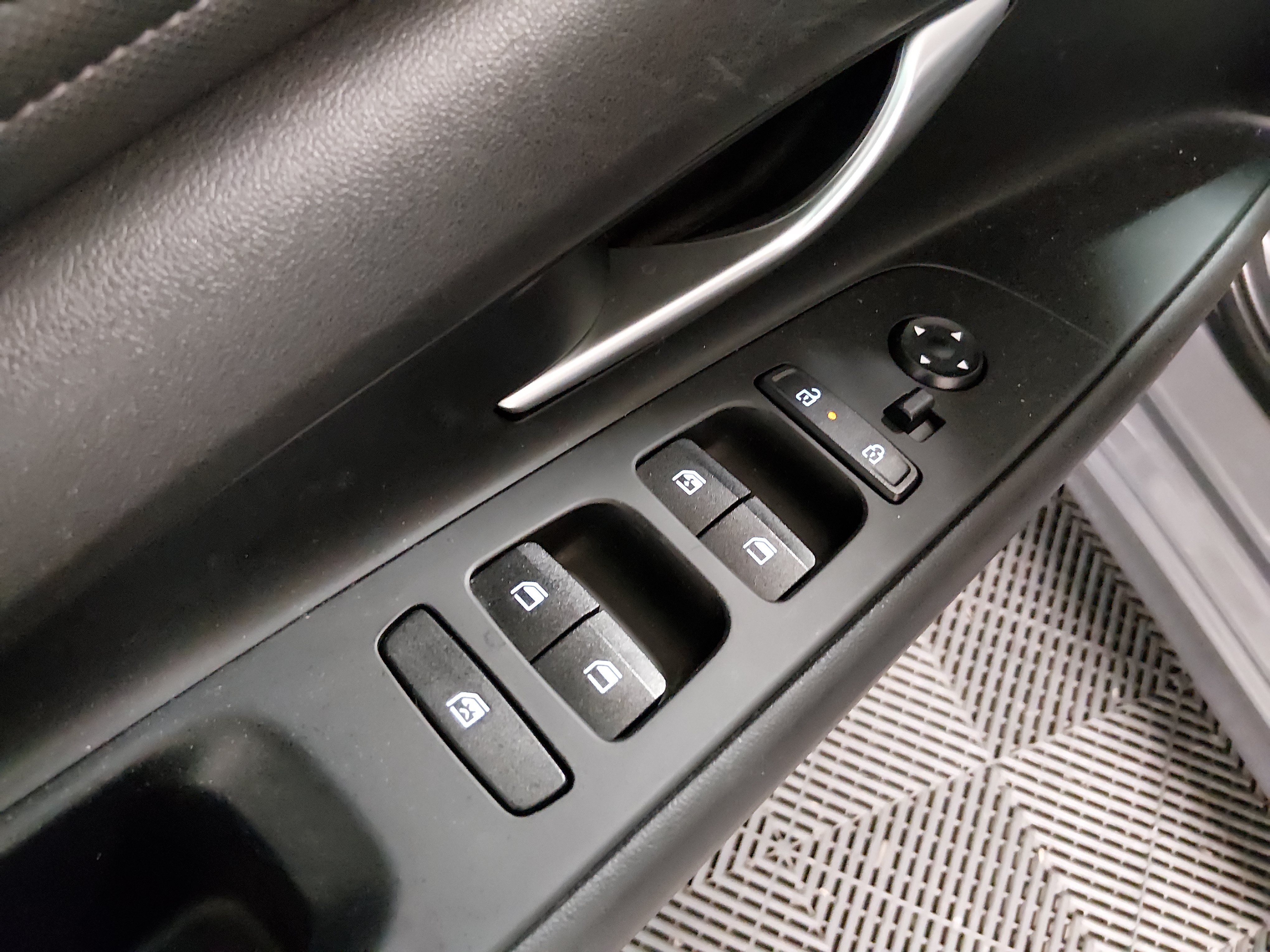 2024 Hyundai Elantra Limited - Photo 24