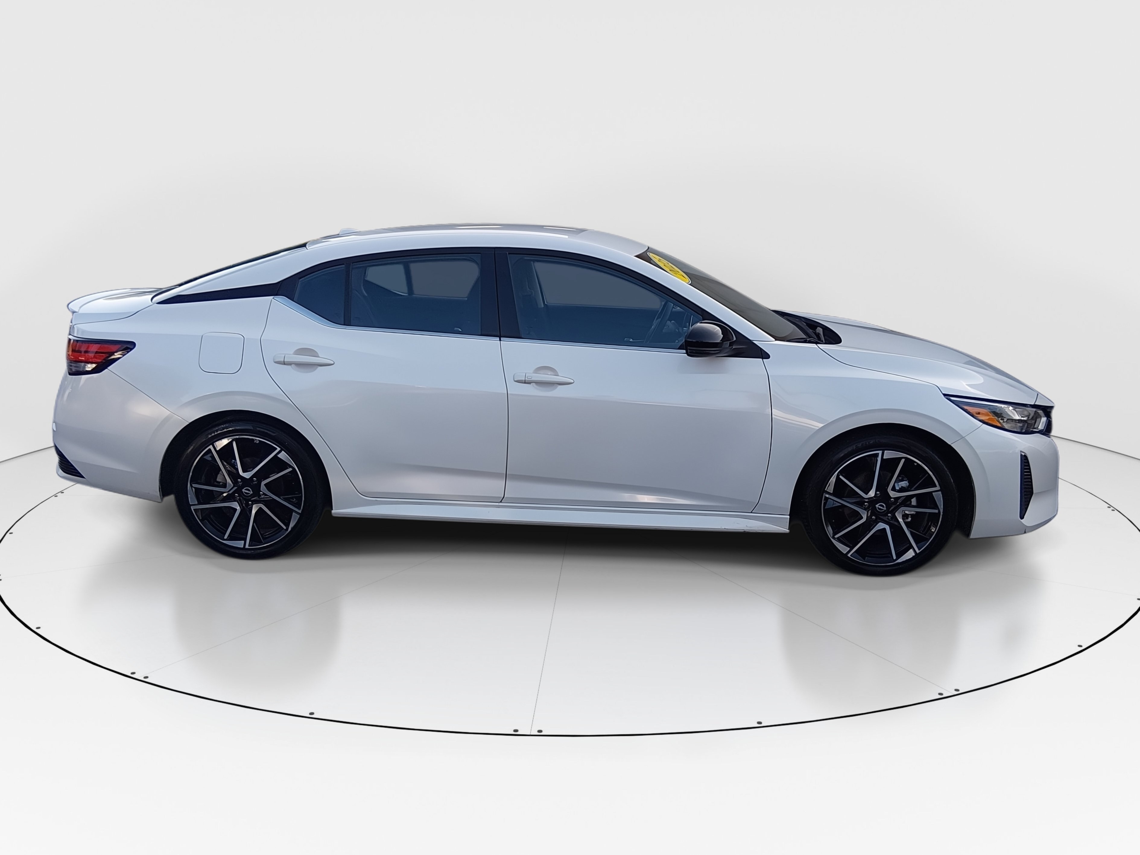 2025 Nissan Sentra SR - Photo 8