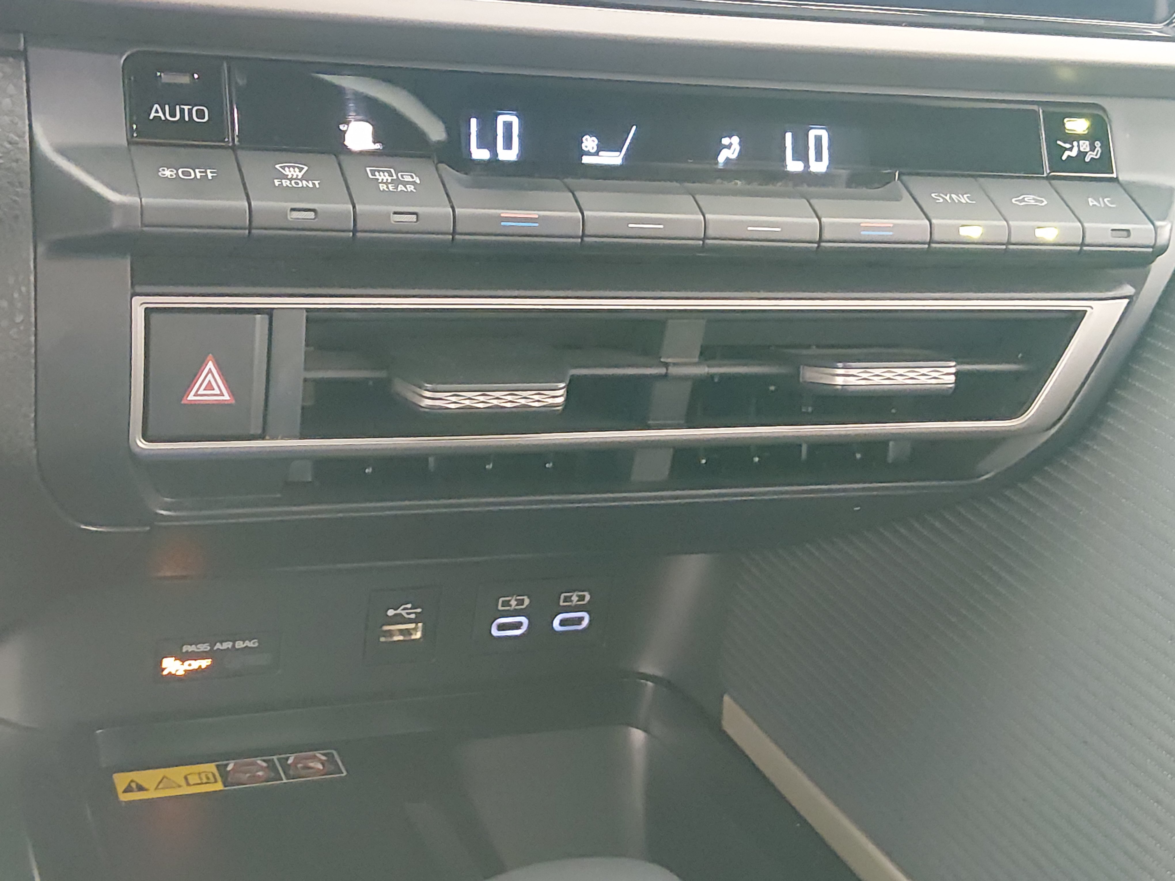 2025 Toyota Camry SE - Photo 18