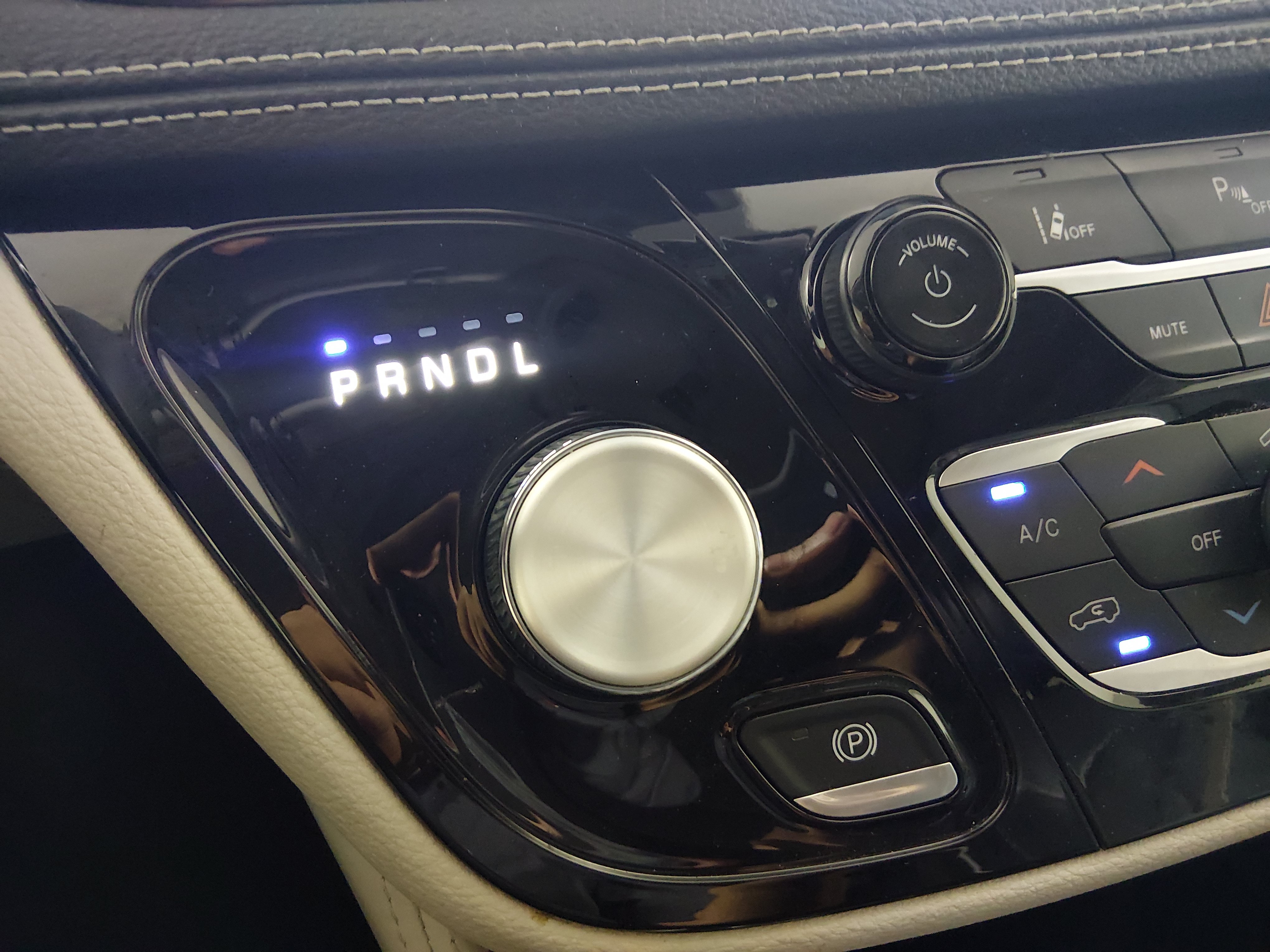 2023 Chrysler Pacifica Hybrid Limited - Photo 16