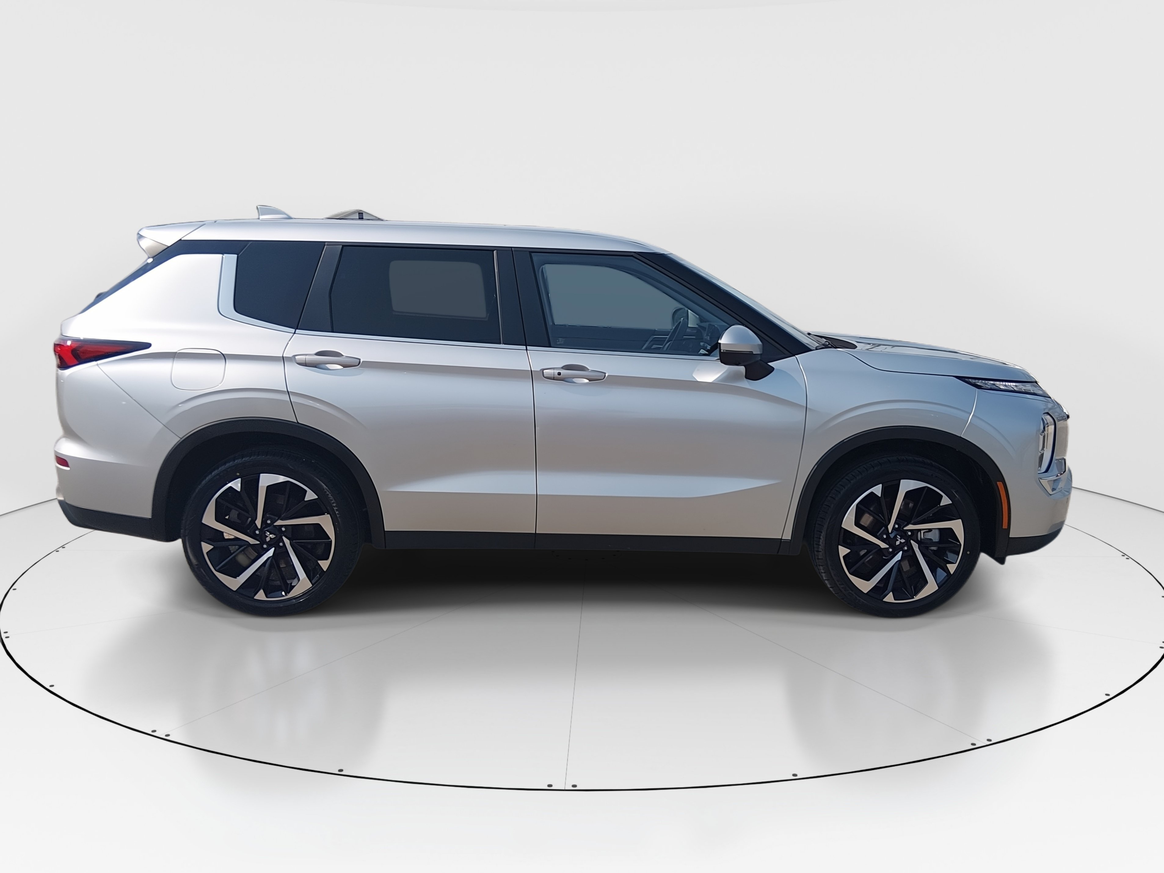 2024 Mitsubishi Outlander SE - Photo 8