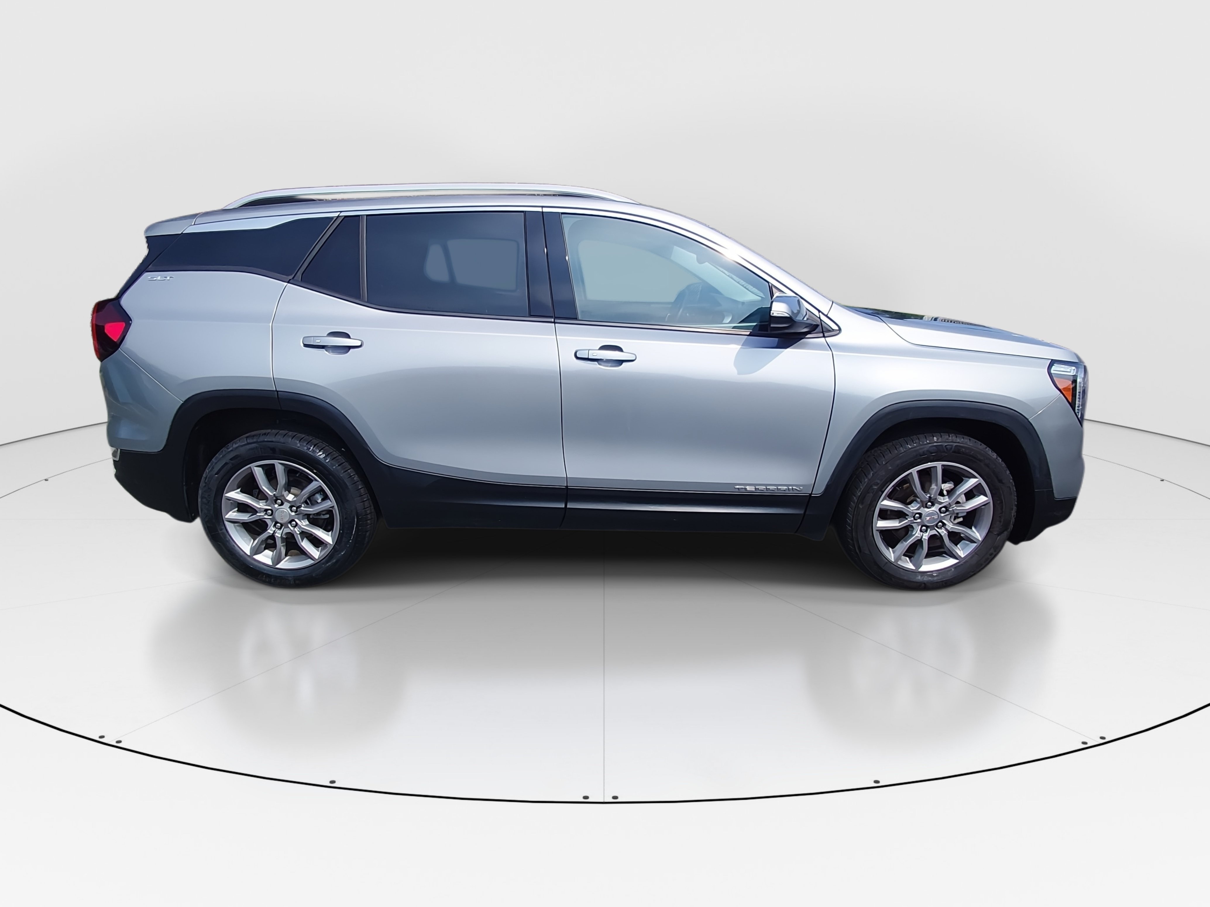 2024 GMC Terrain SLT - Photo 8