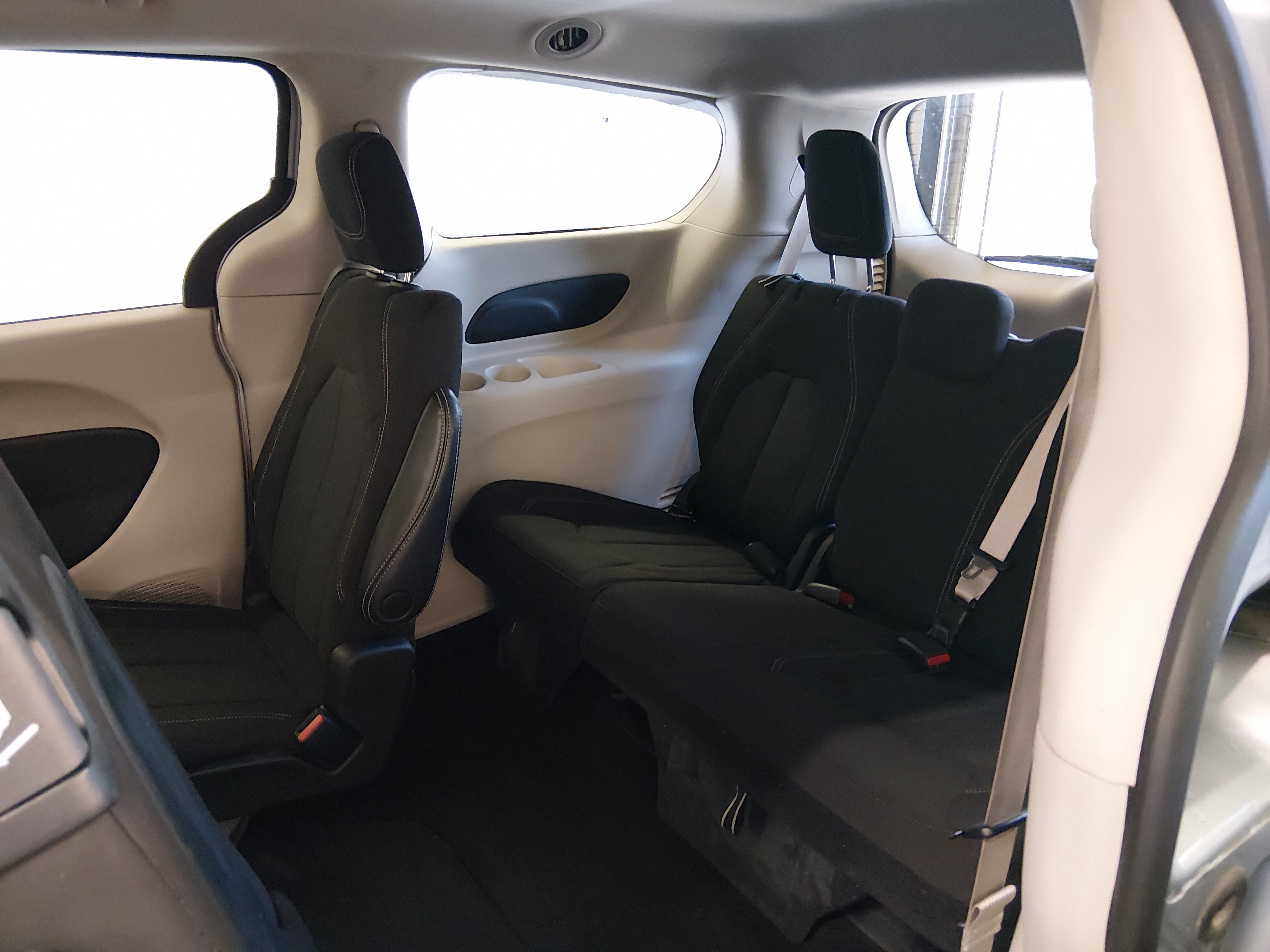 2023 Chrysler Voyager LX - Photo 17