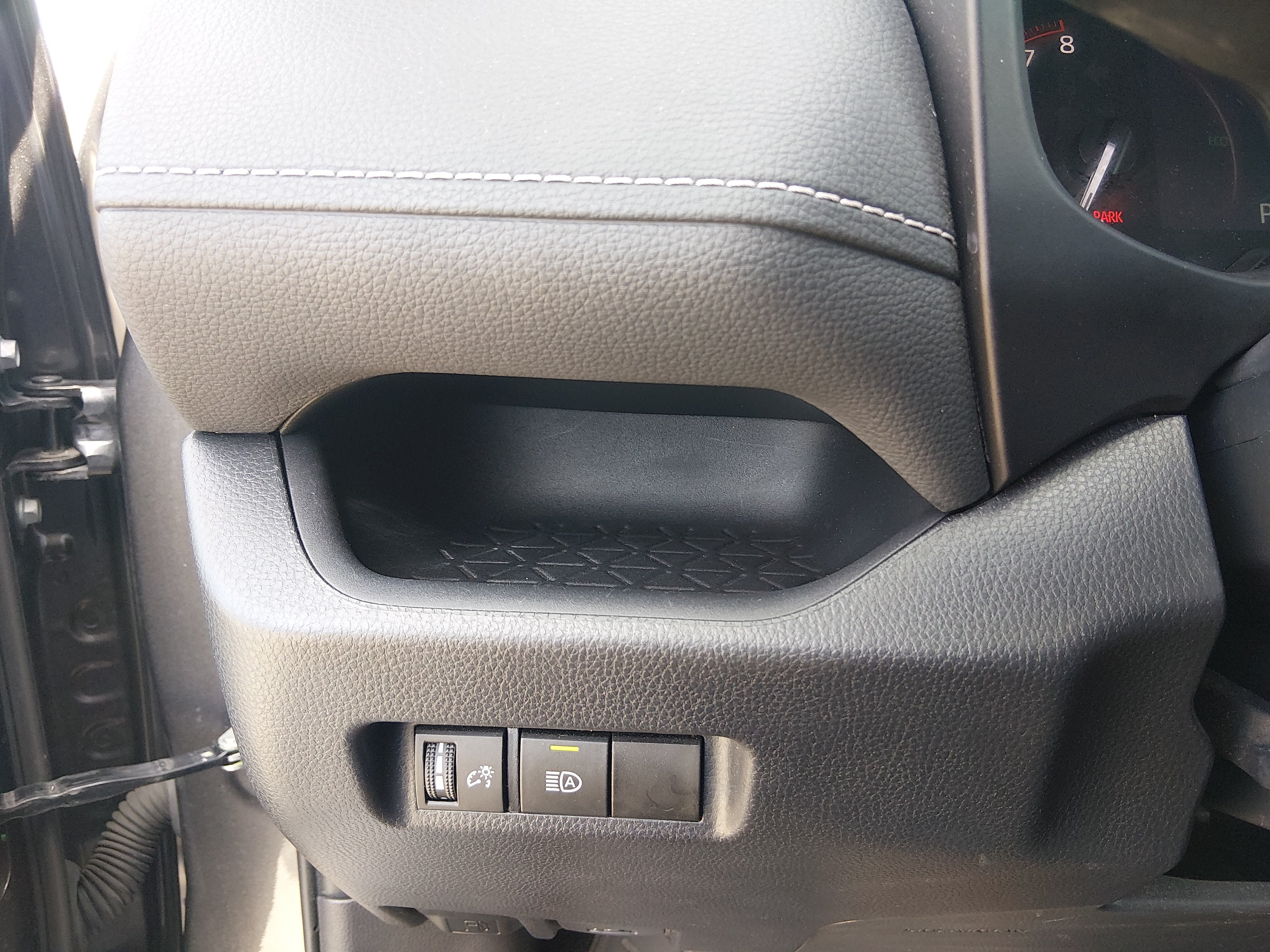 2024 Toyota RAV4 XLE - Photo 12