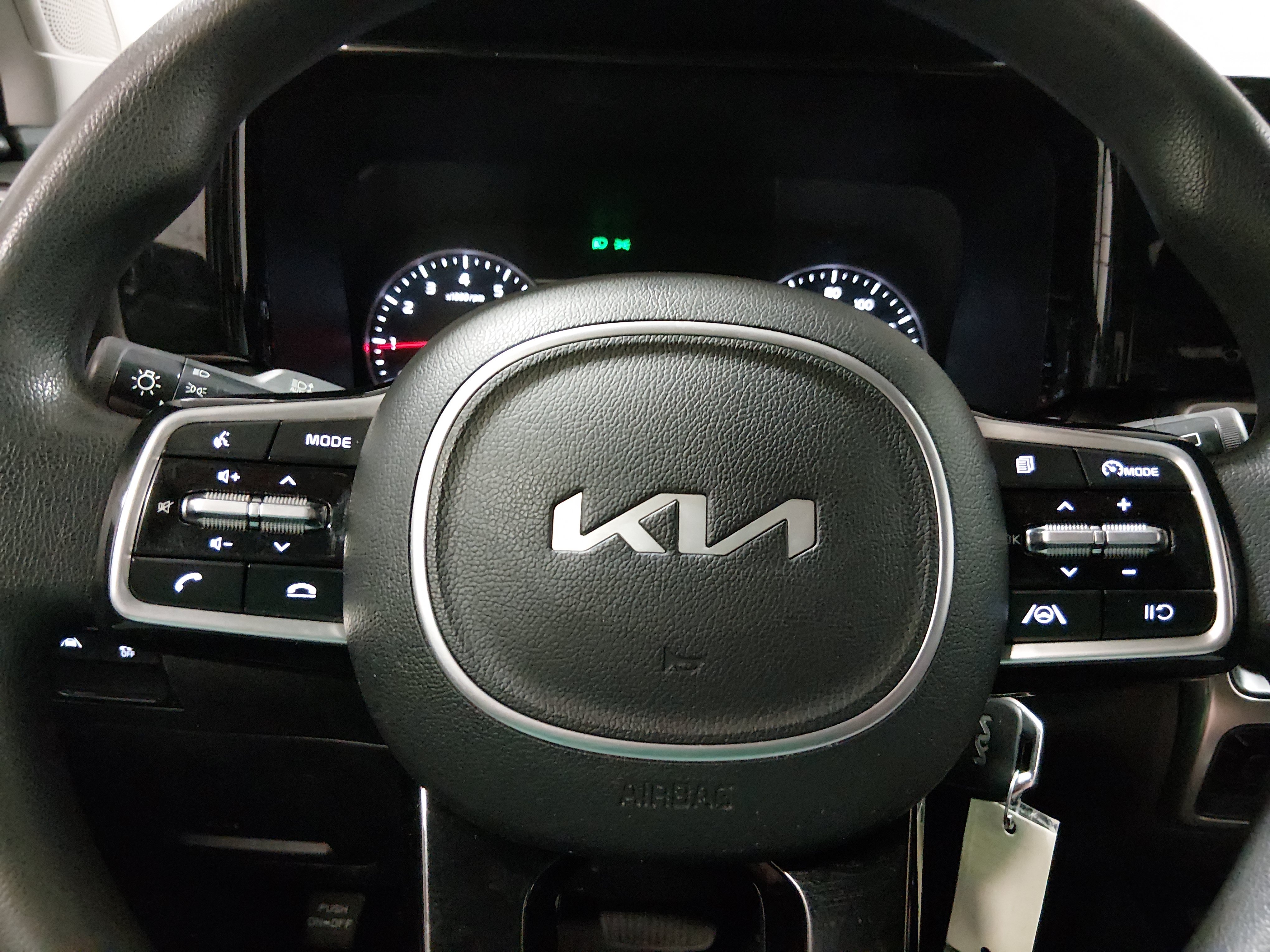 2023 Kia Sorento LX - Photo 12