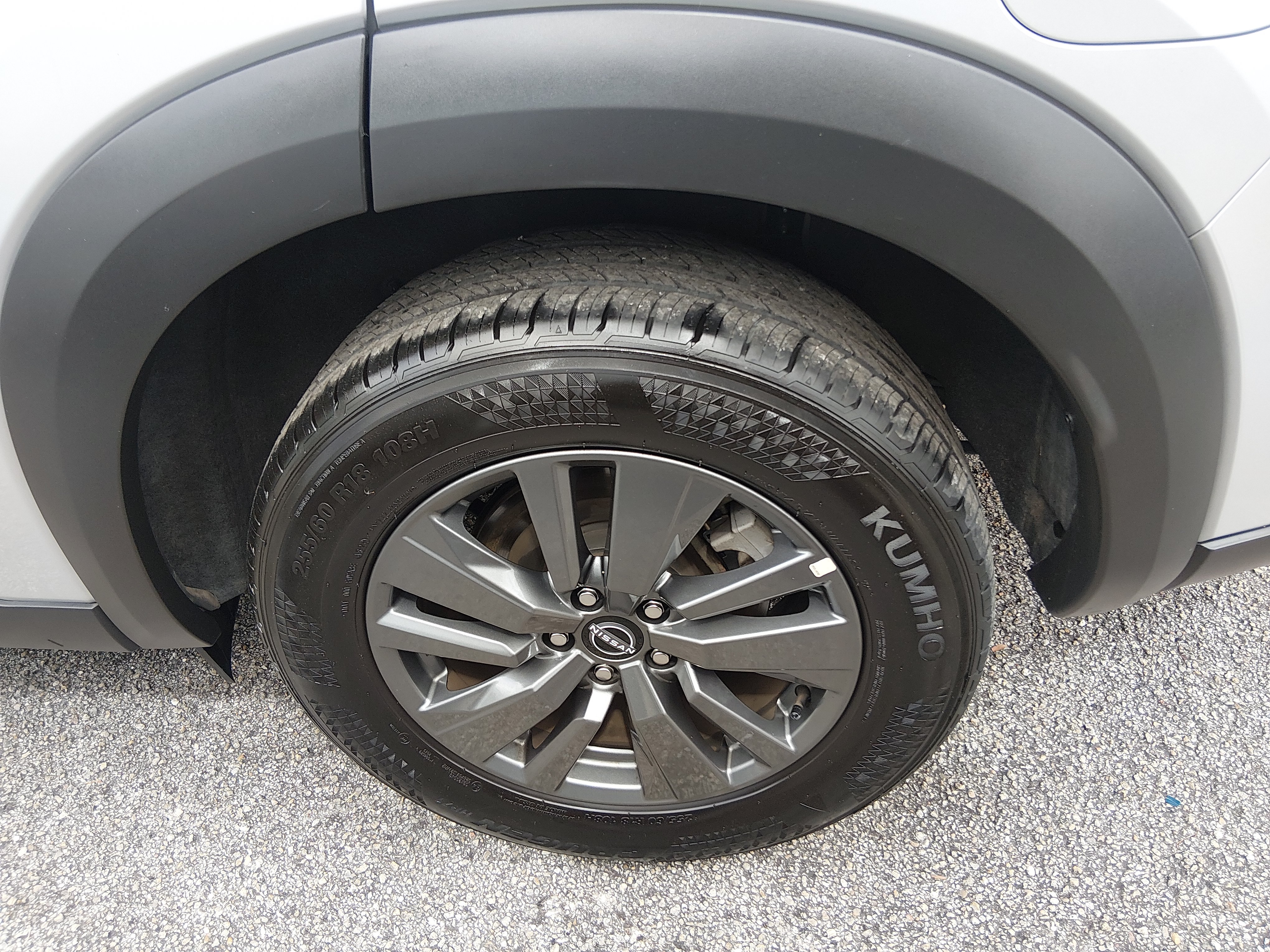 2025 Nissan Pathfinder SV - Photo 10