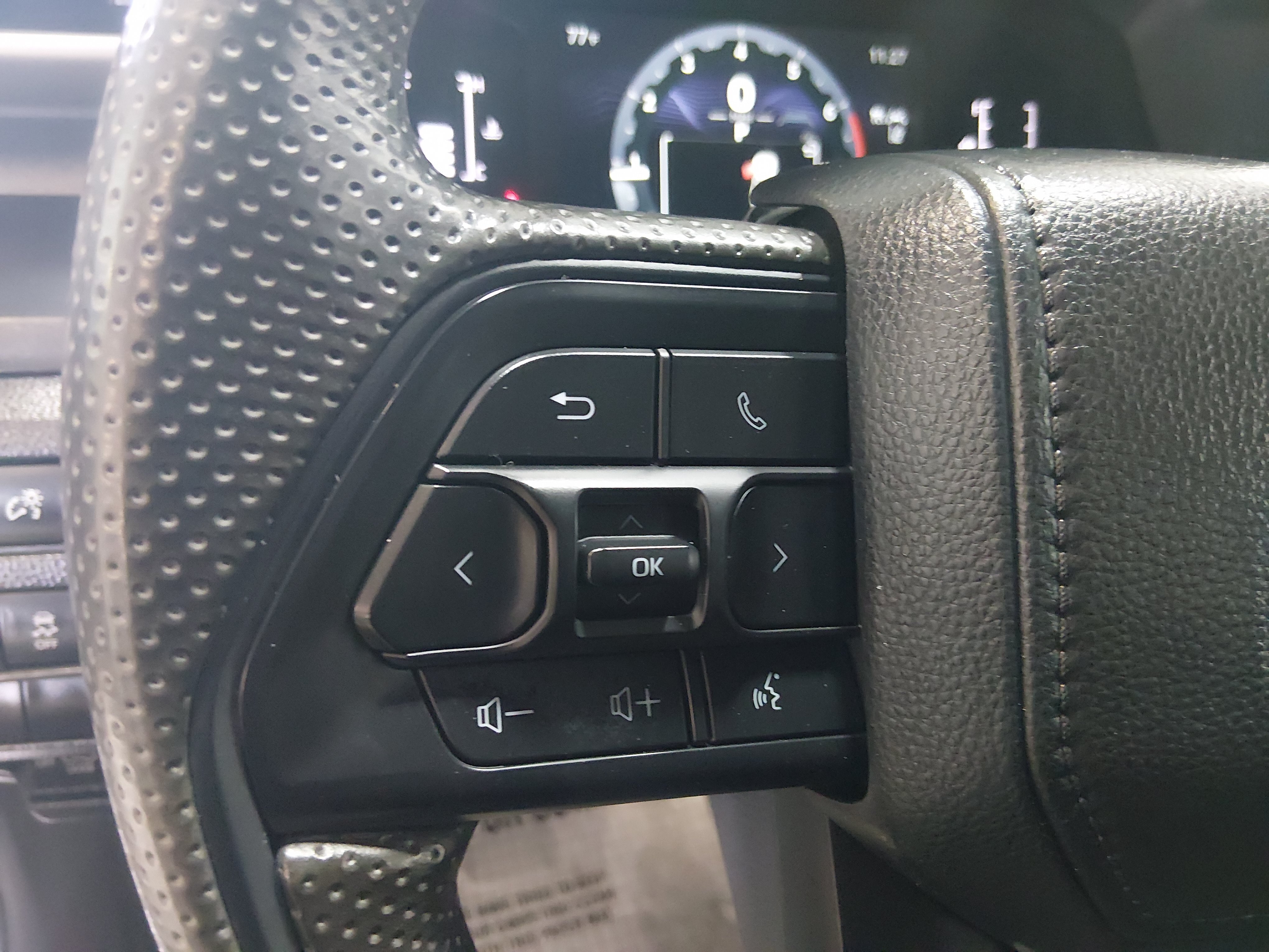 2024 Toyota Tacoma SR - Photo 12