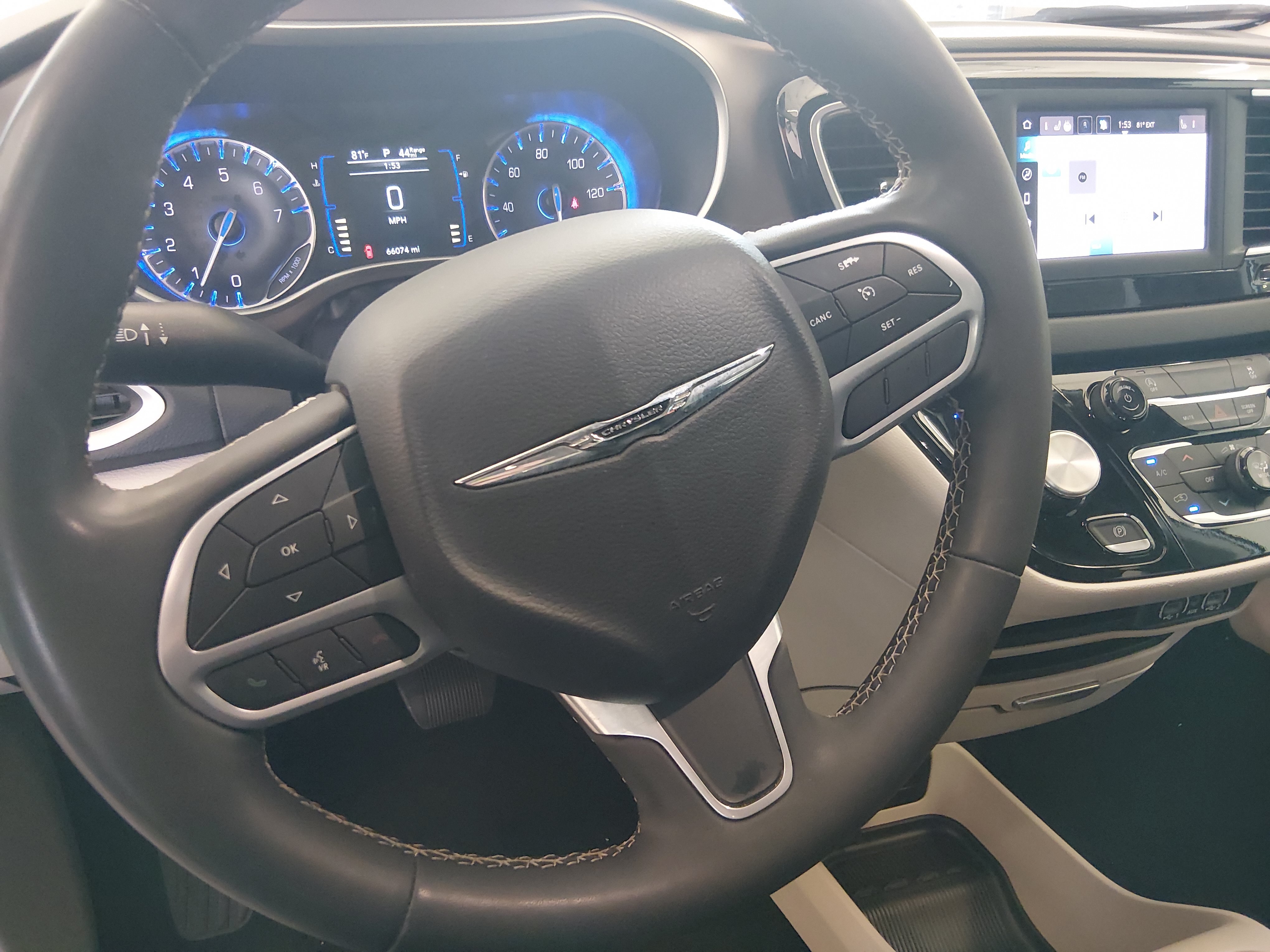 2023 Chrysler Voyager LX - Photo 12