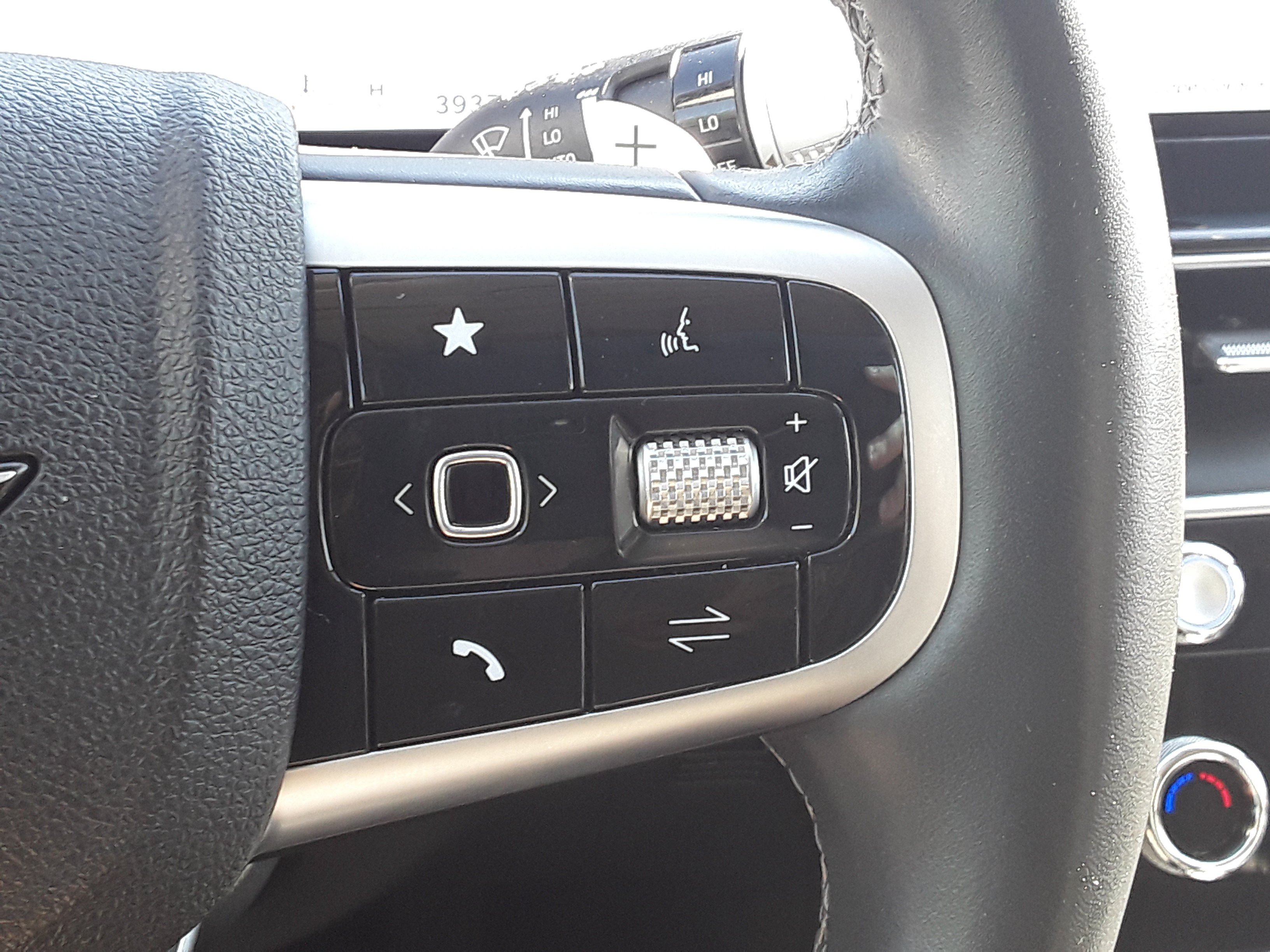 2025 GENESIS GV80 Standard - Photo 17