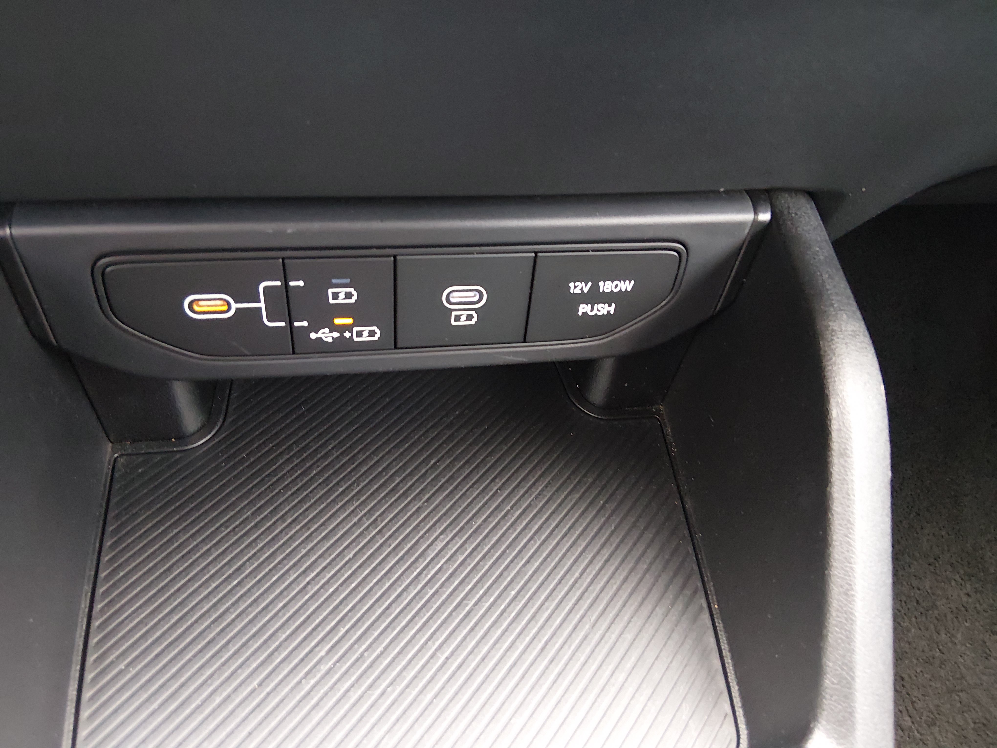 2025 Kia K4 LXS - Photo 18