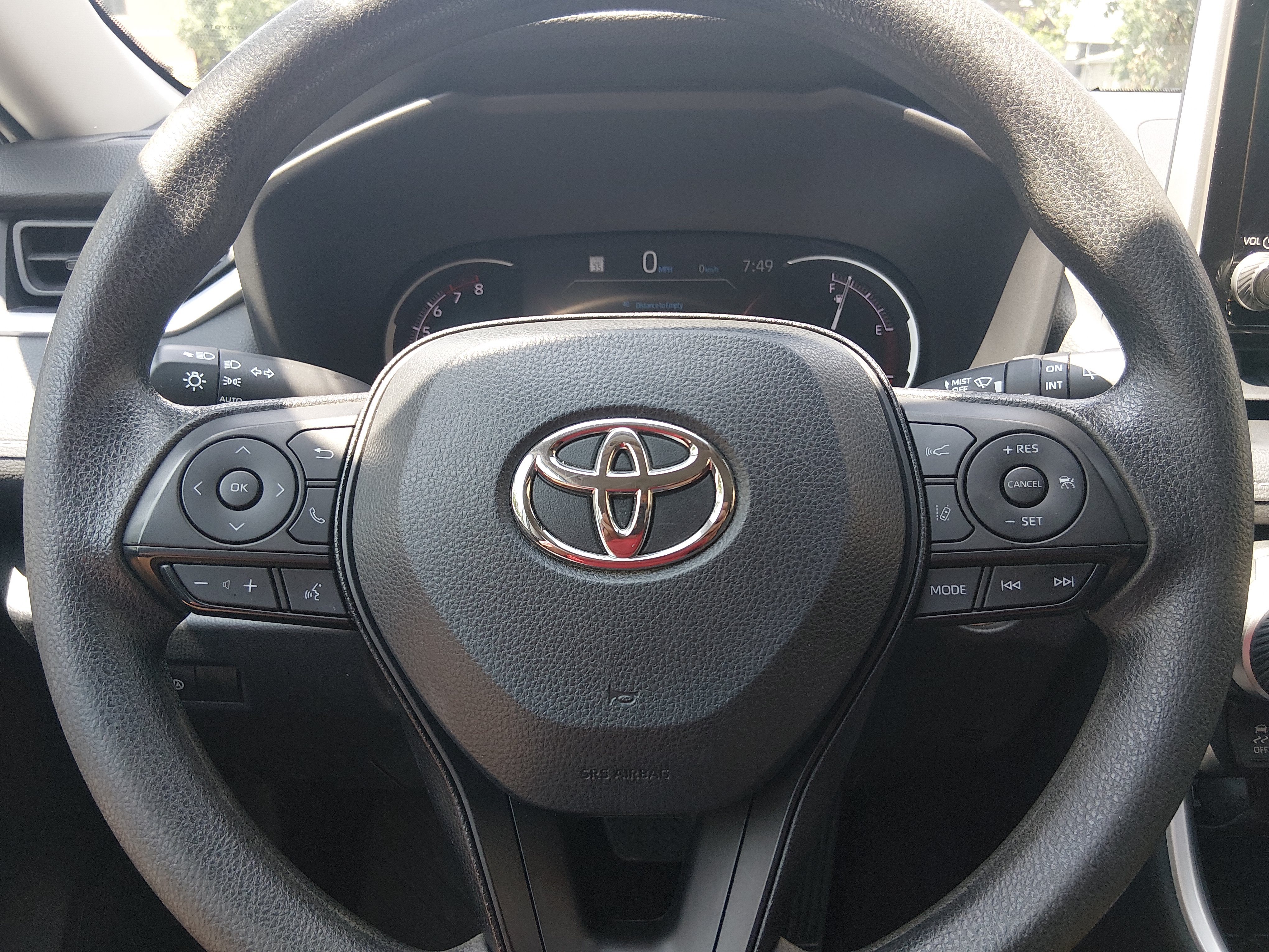 2024 Toyota RAV4 XLE - Photo 12